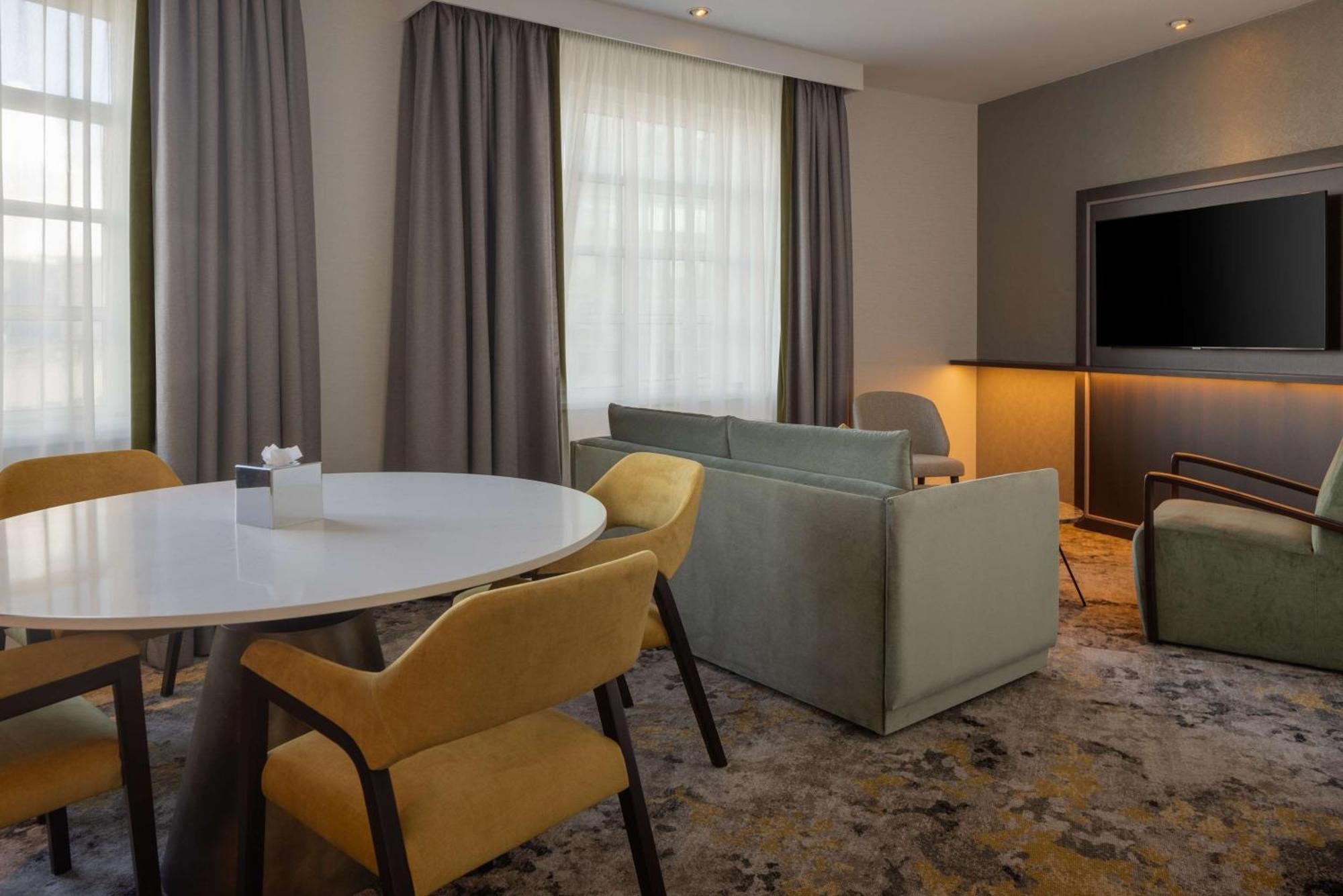 King Executive Suite,1516382404:JPEG