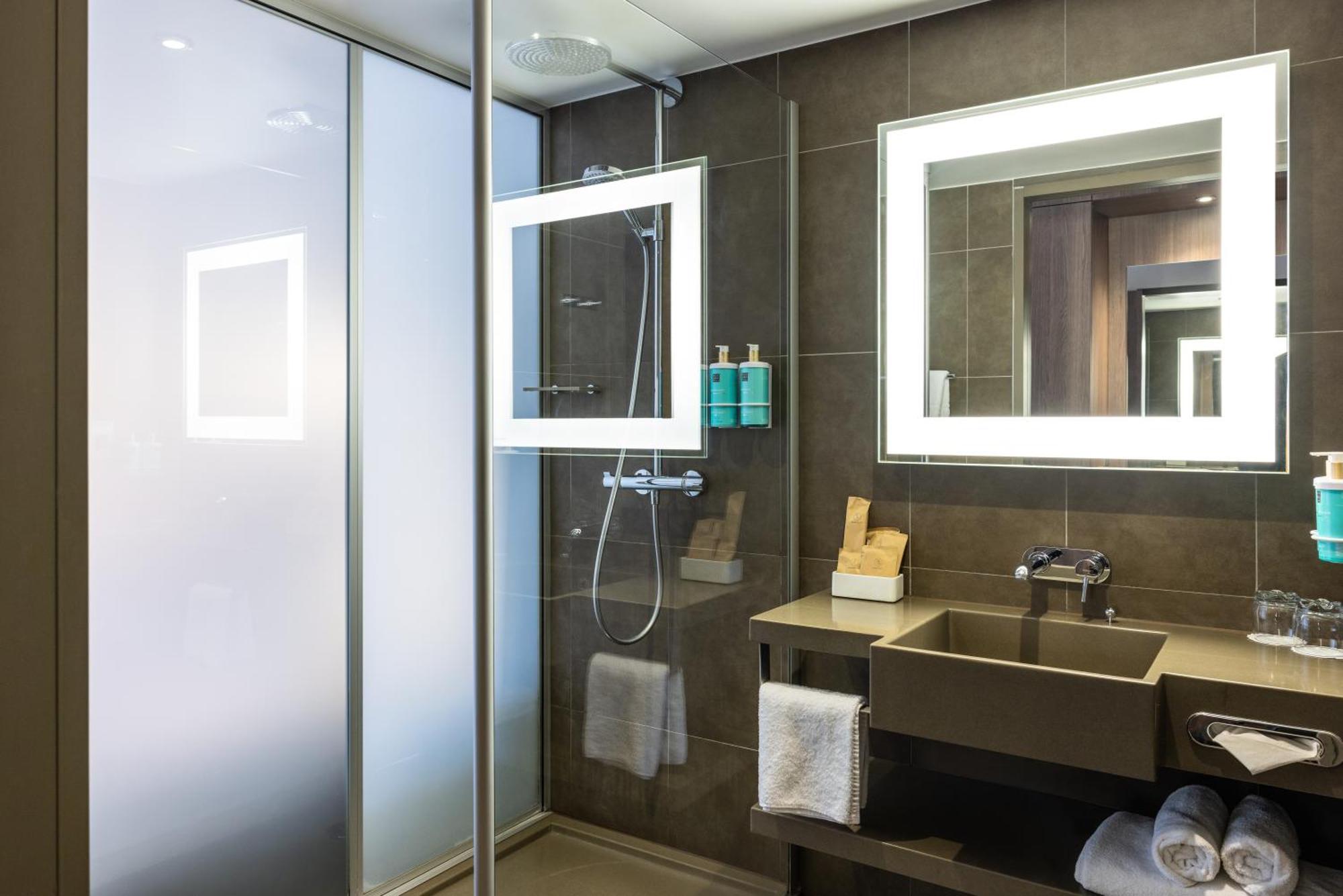 Executive Queen Room with Sofa,1516438105:JPEG