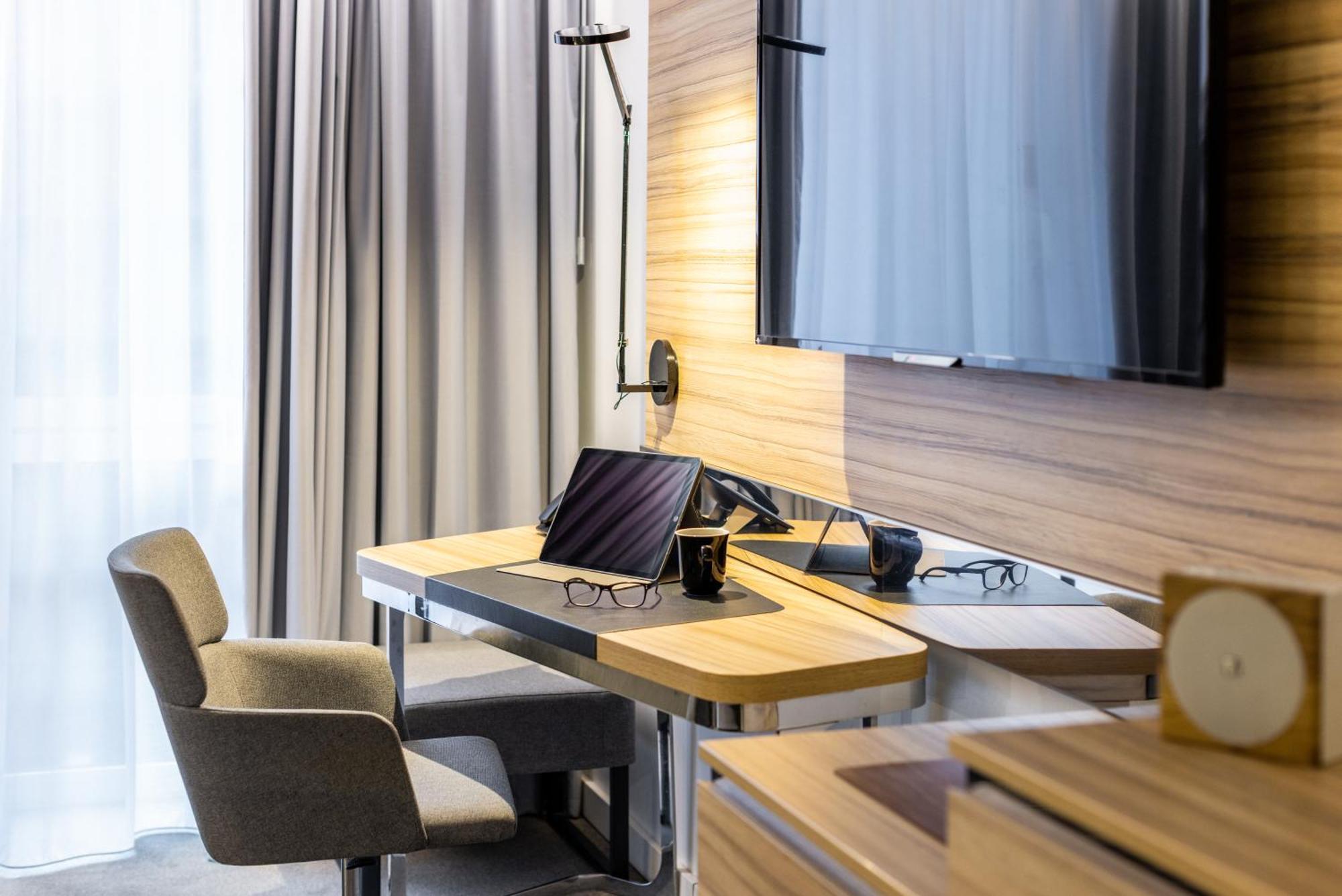 Standard Queen Room with Sofa,1516438135:JPEG