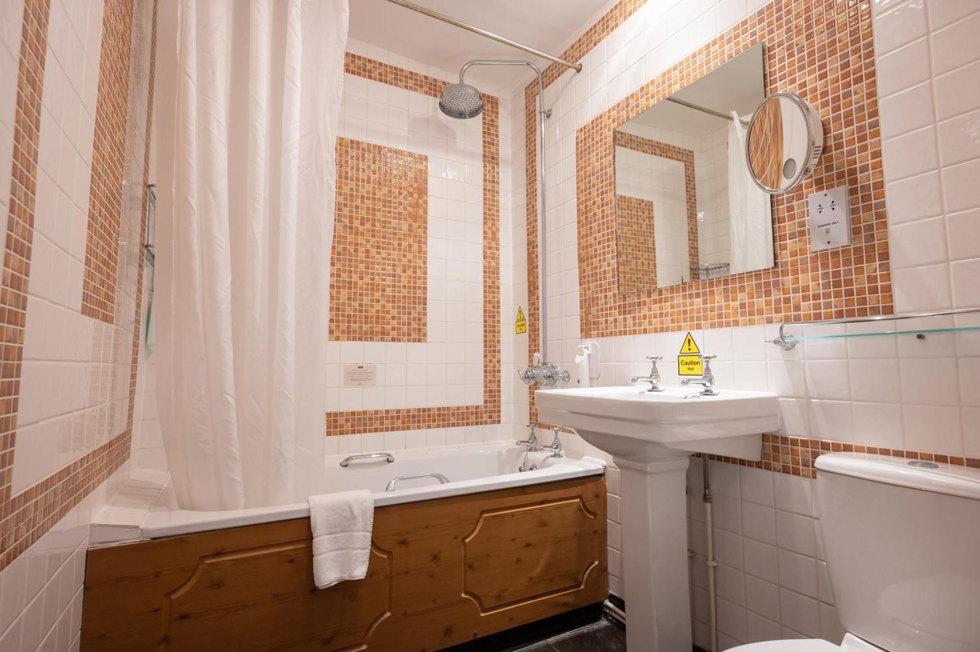 Superior Double Room,1516450192:JPEG