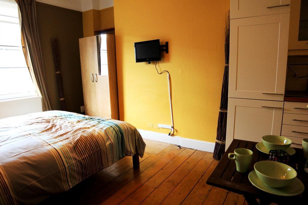 Studio Supérieur avec Salle de Bains Commune
