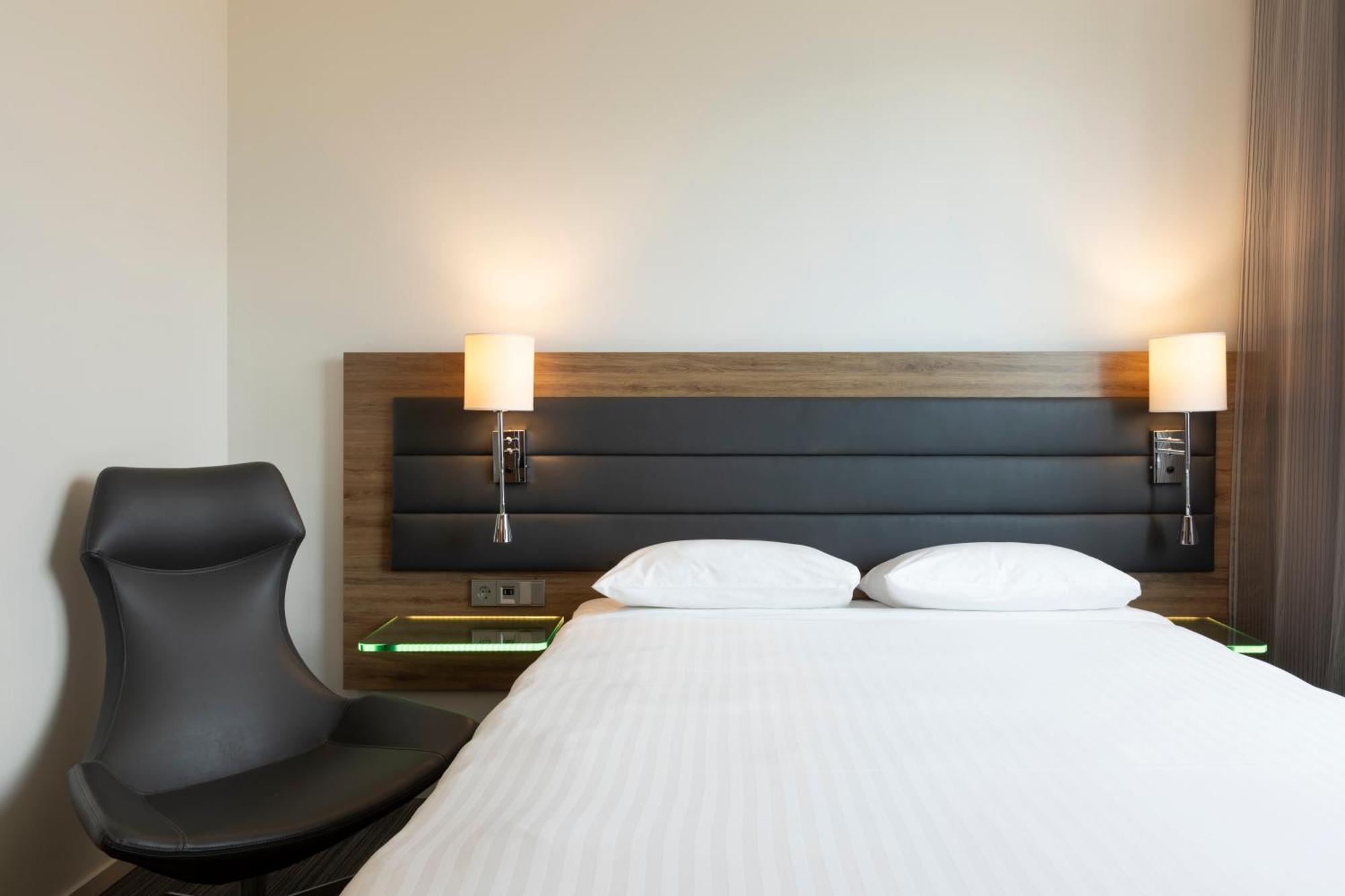 Moxy Queen Room