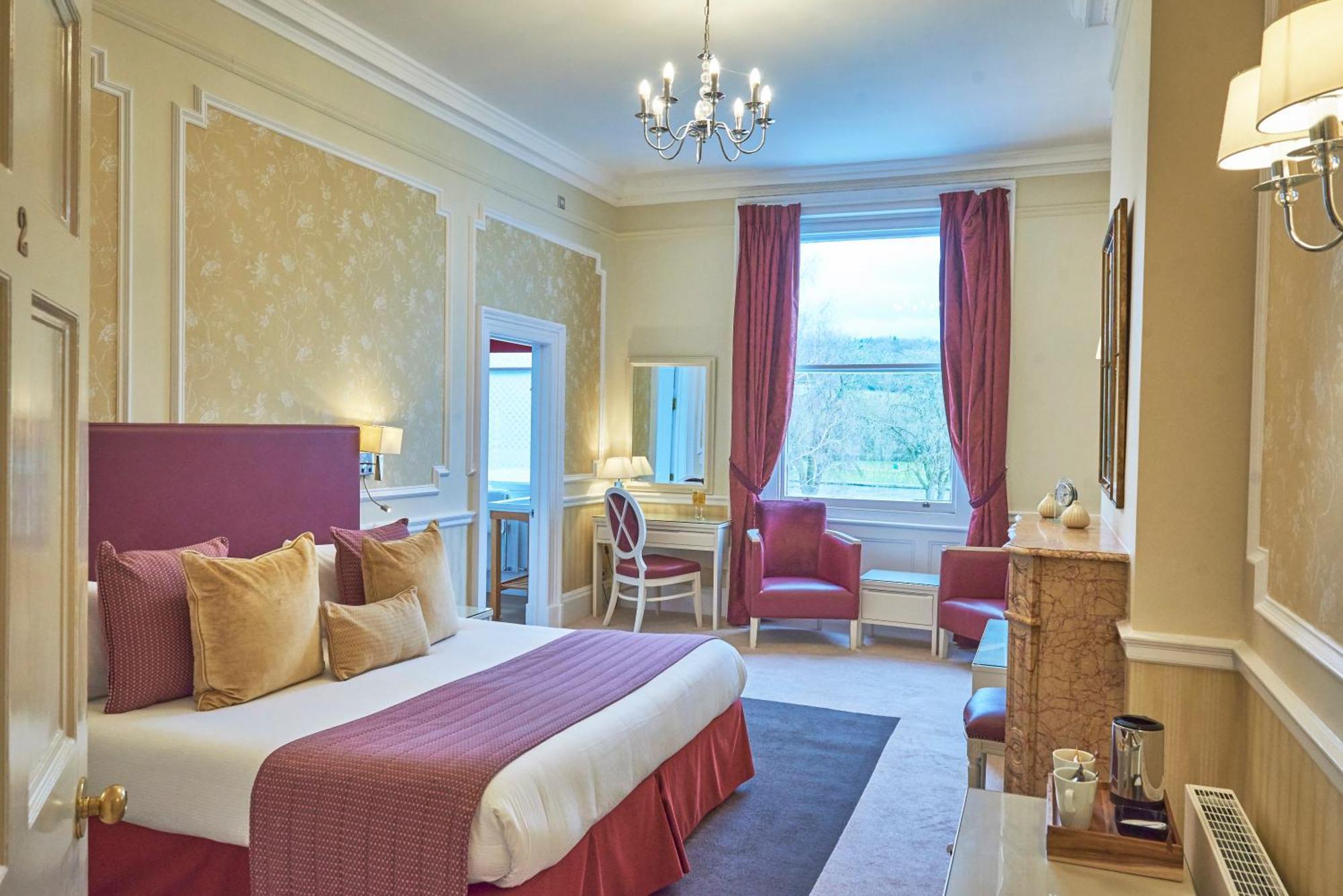 Deluxe Double Room,254241881:JPEG