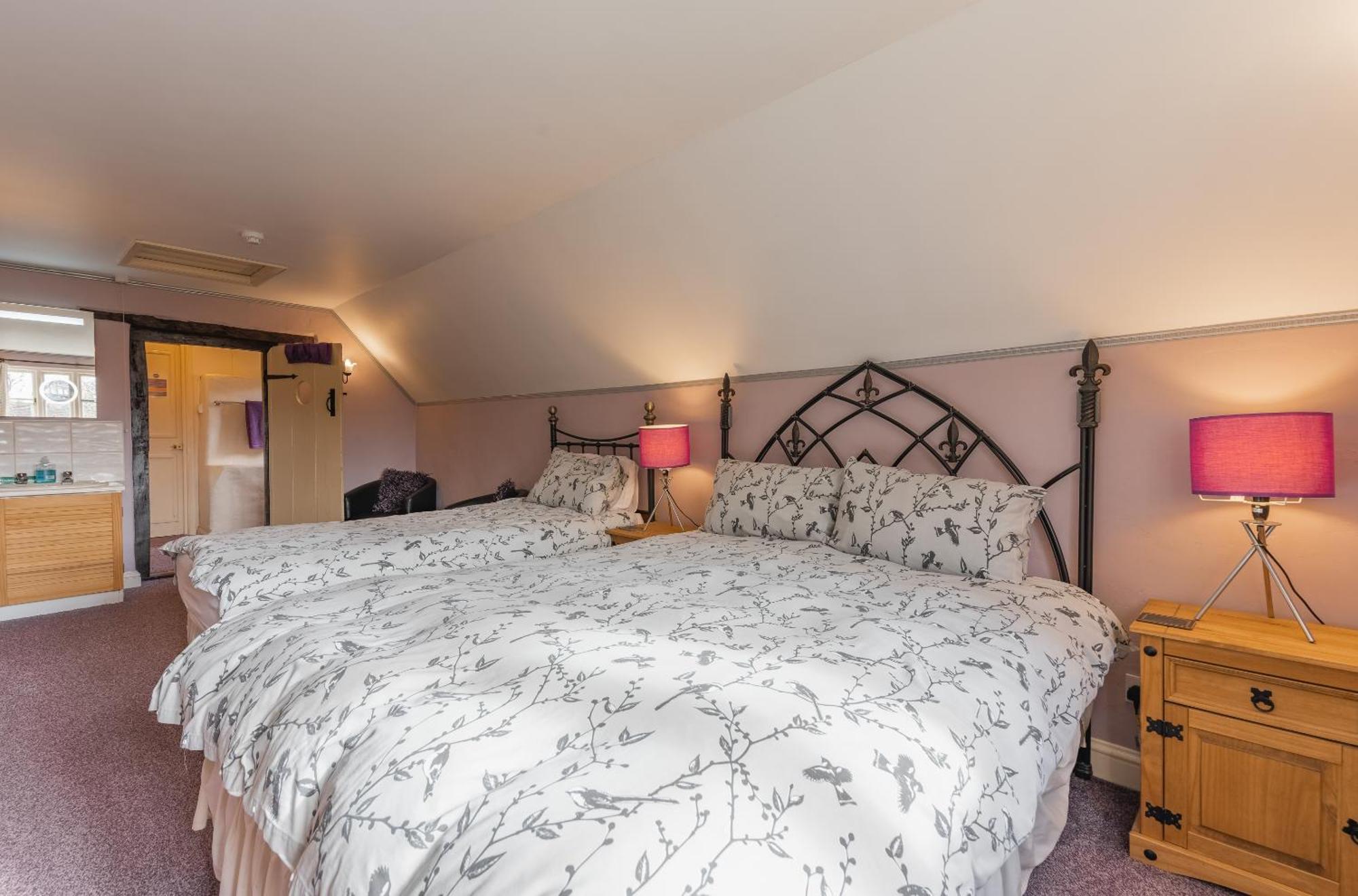 King Room,1535875399:JPEG