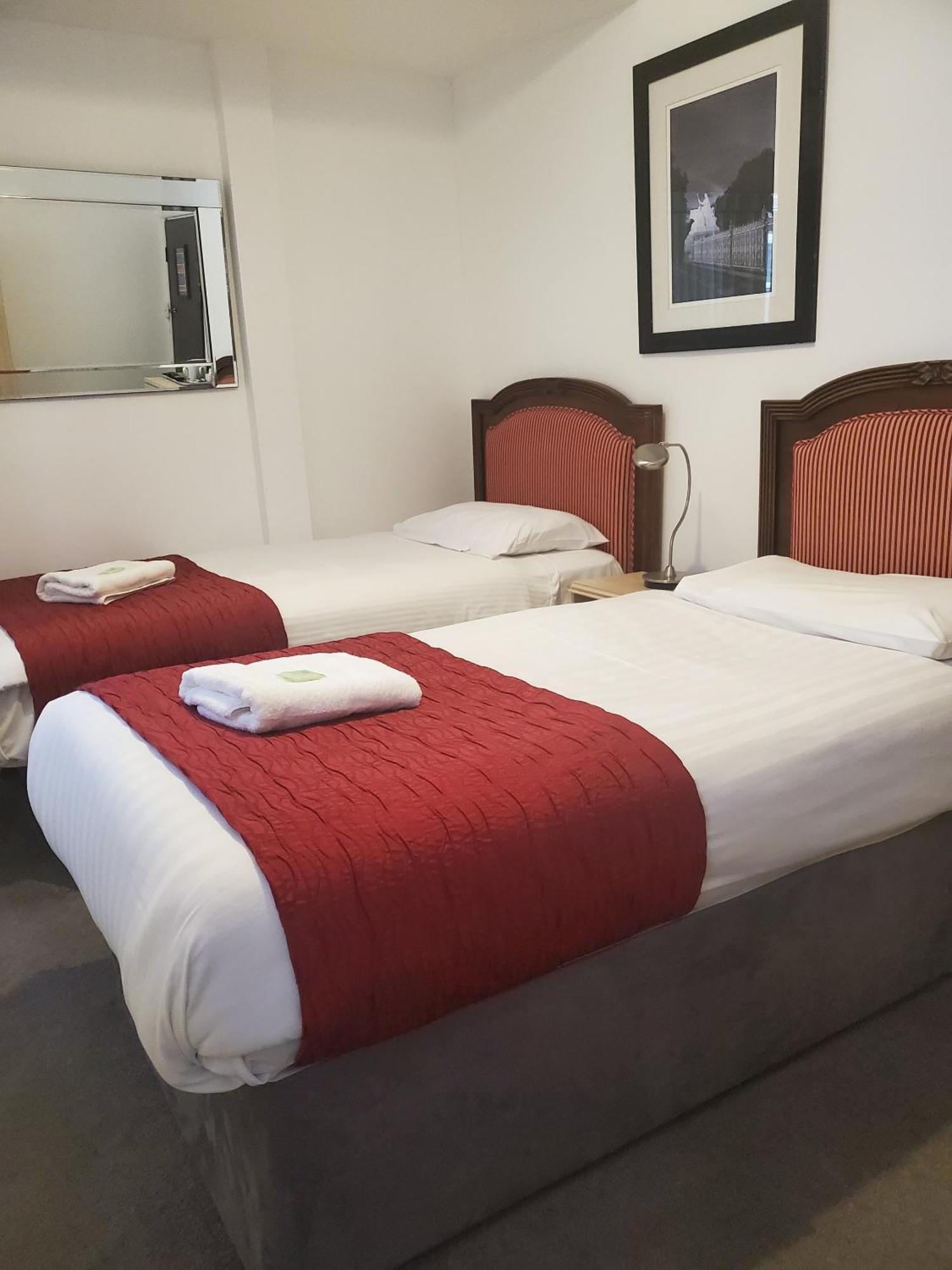Twin Room with Private Bathroom