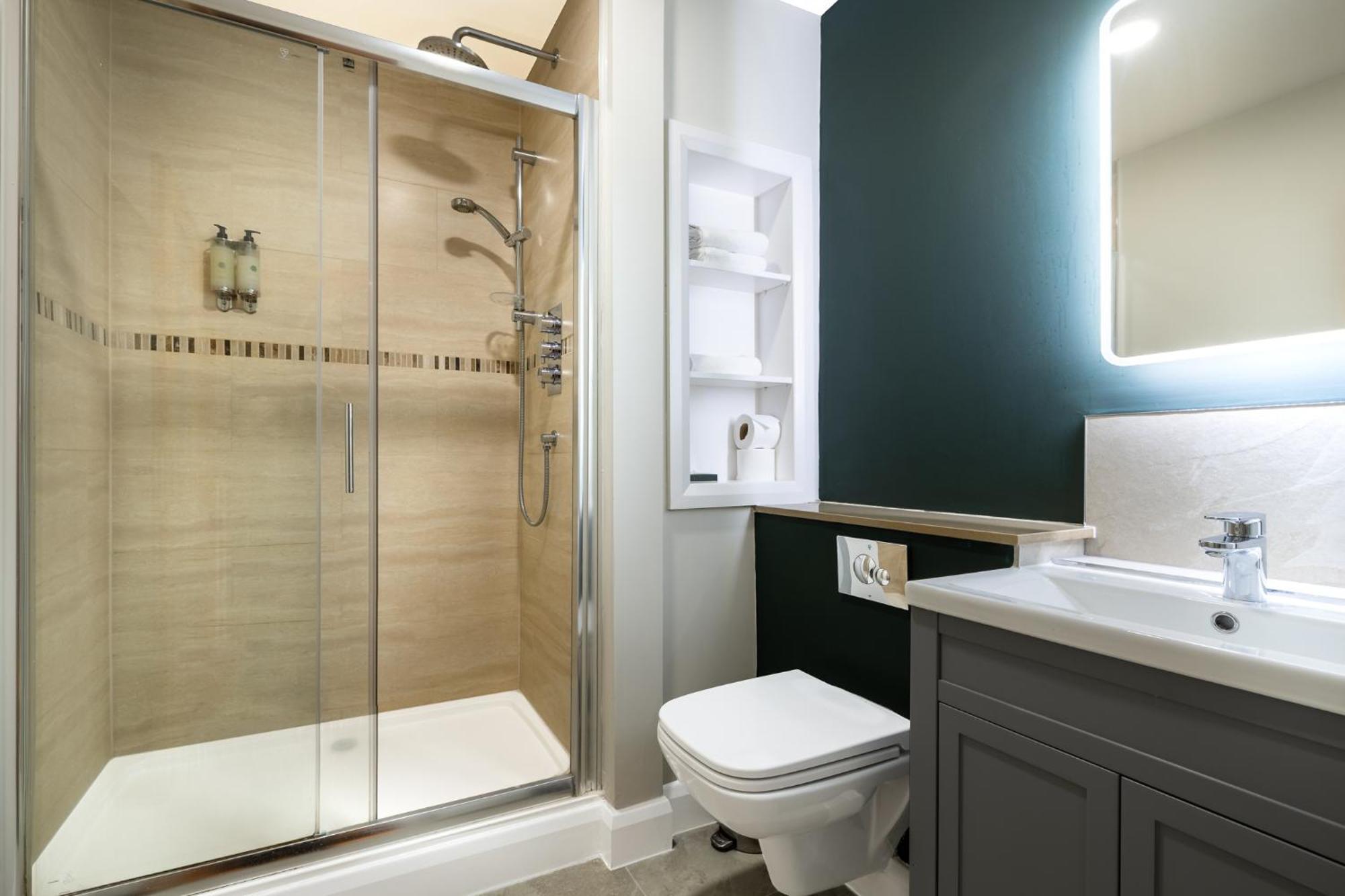 Small Double Room,1641037638:JPEG