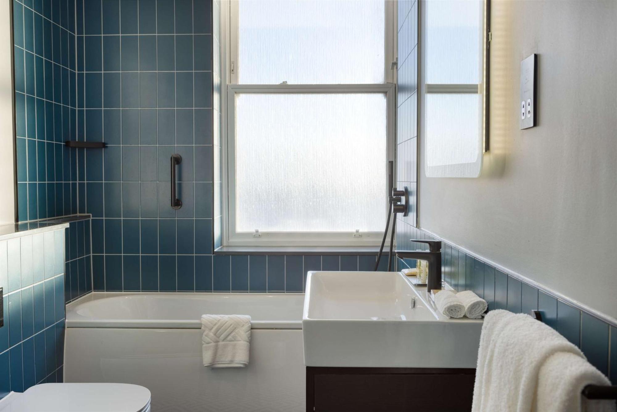 Suite mit 1 Schlafzimmer mit Kingsize-Bett und Meerblick