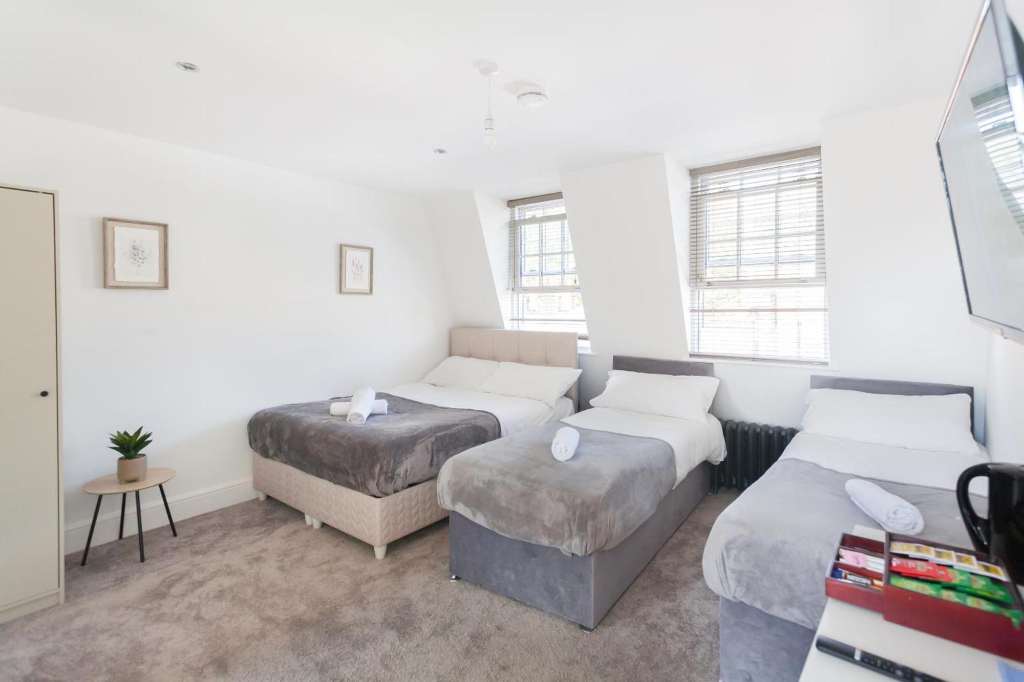 Quadruple Room with Private Bathroom