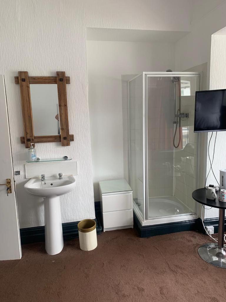 Twin Room with Shared Bathroom