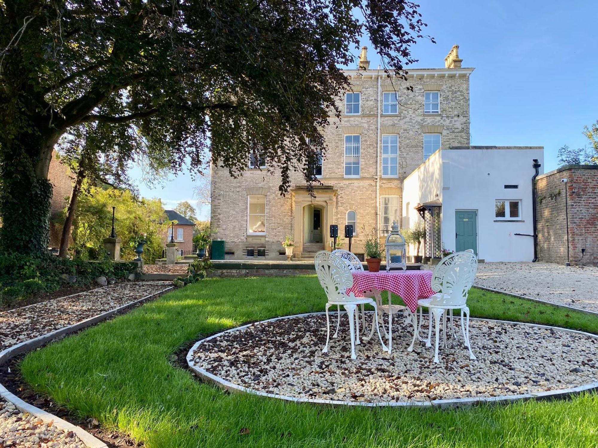 Deluxe Two-Bedroom Apartment with Garden View