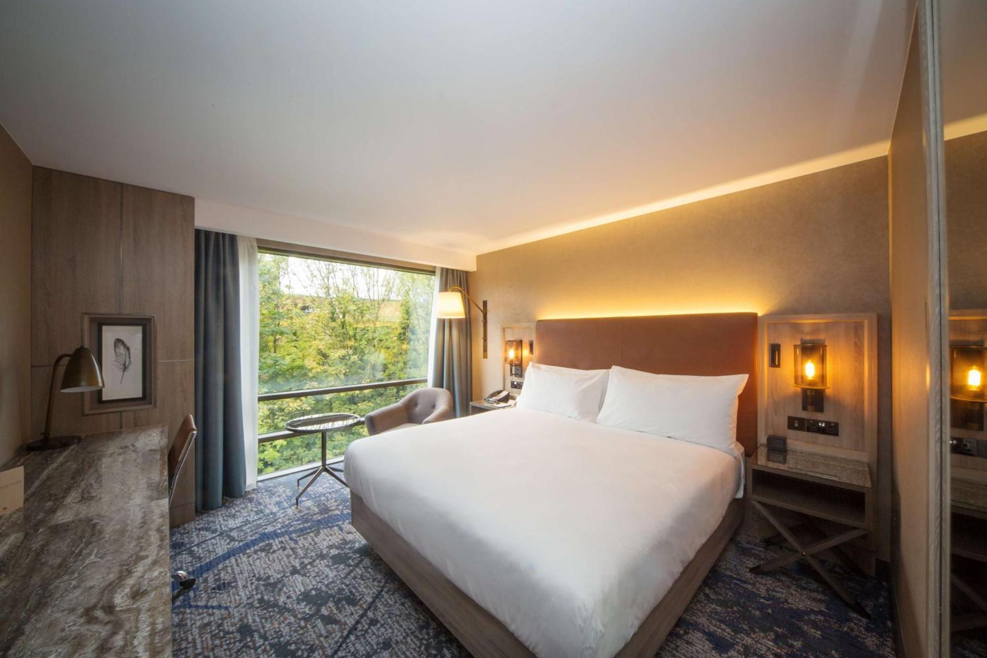 Zimmer mit Kingsize Bett