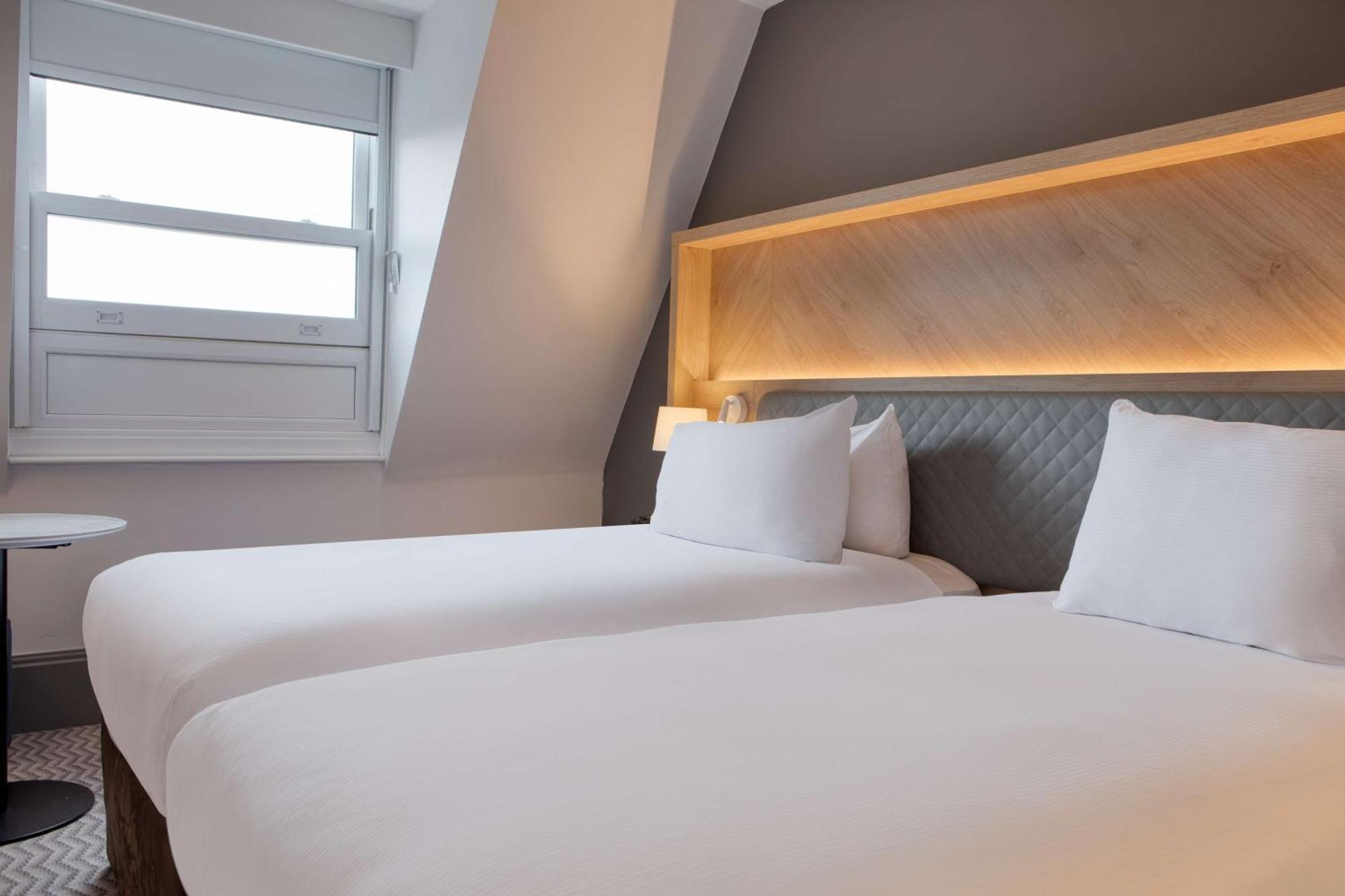 Twin Room,1552665742:JPEG