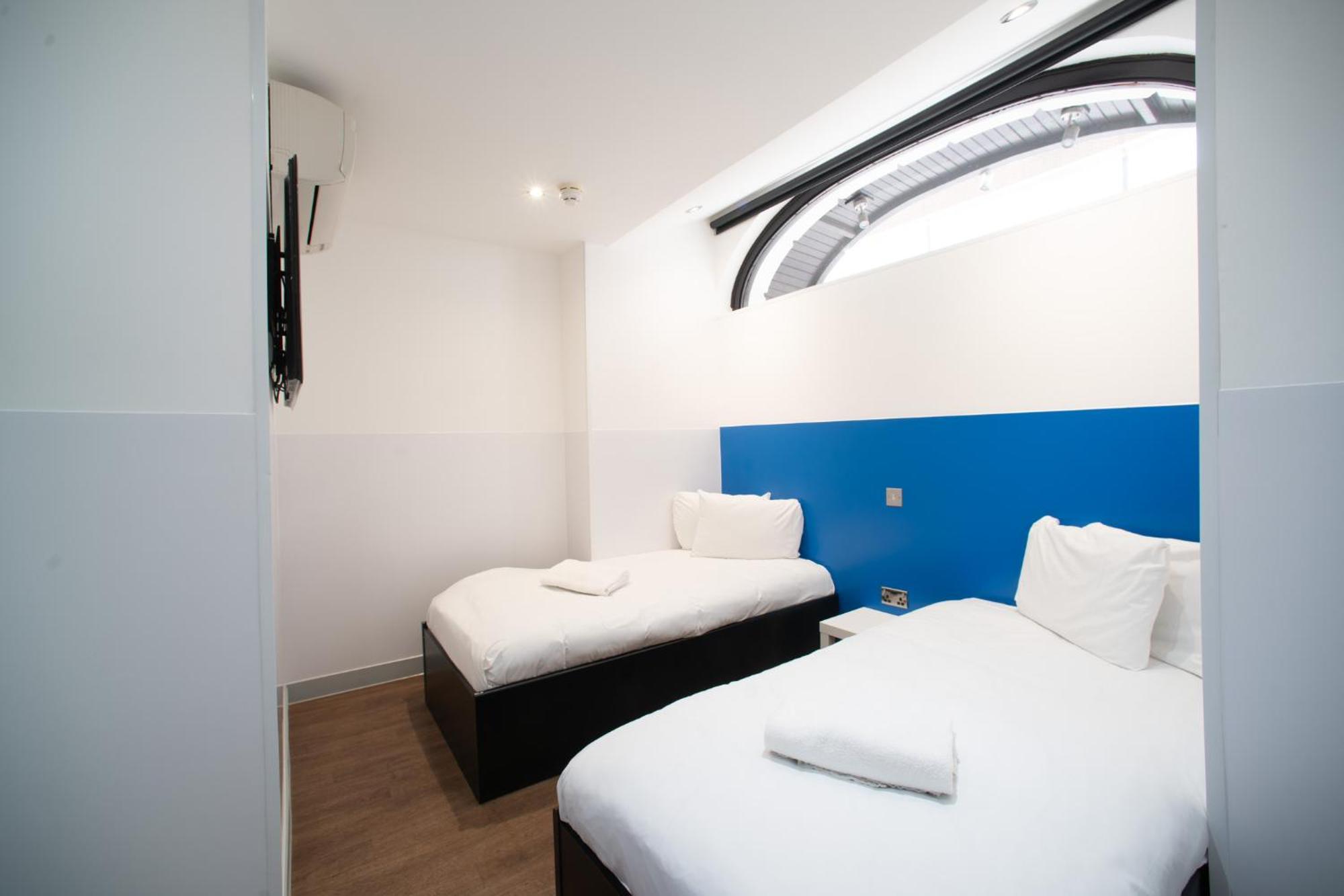 Zweibettzimmer ohne Fenster