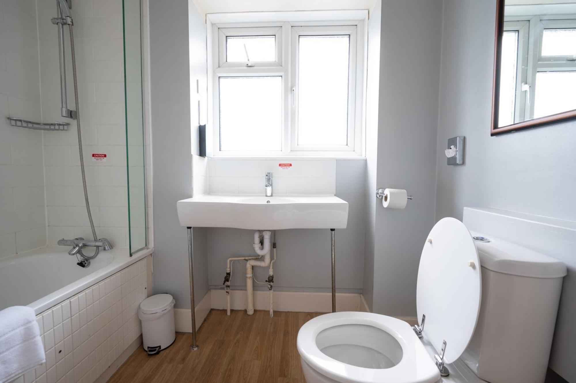 Family Room (2 Adults + 2 Children),1553582464:JPEG