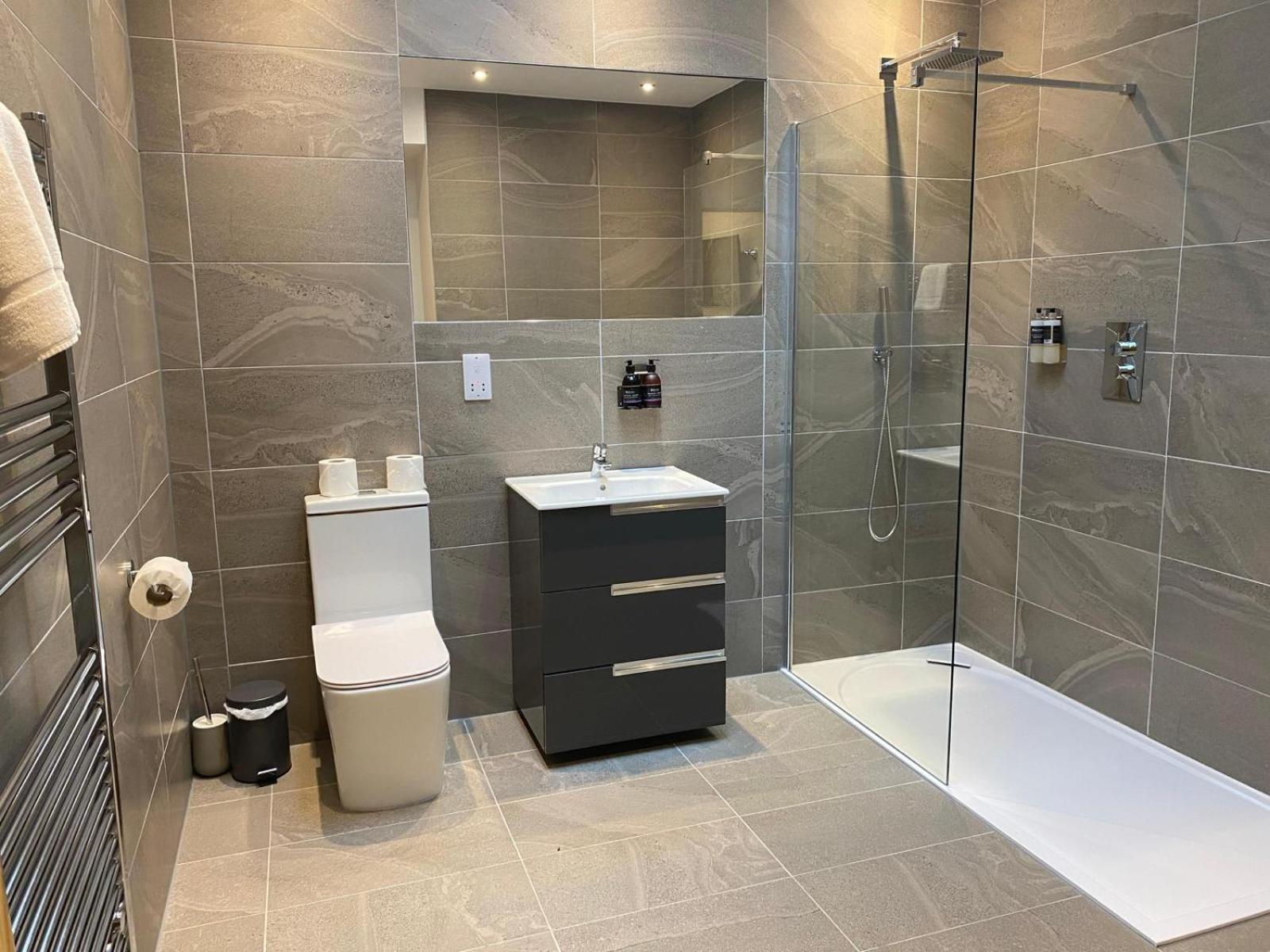 One-Bedroom Apartment,1553648242:JPEG