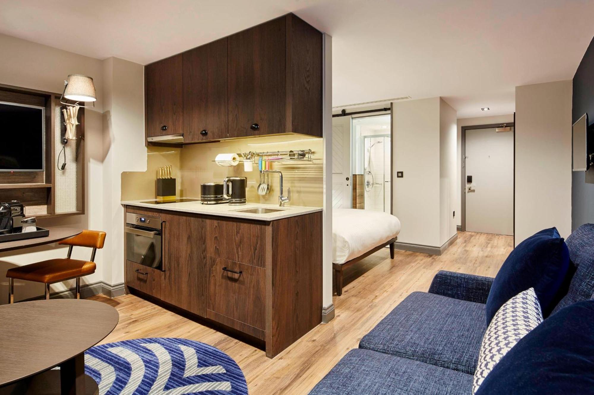 One-Bedroom Suite Double Bed,1553654191:JPEG