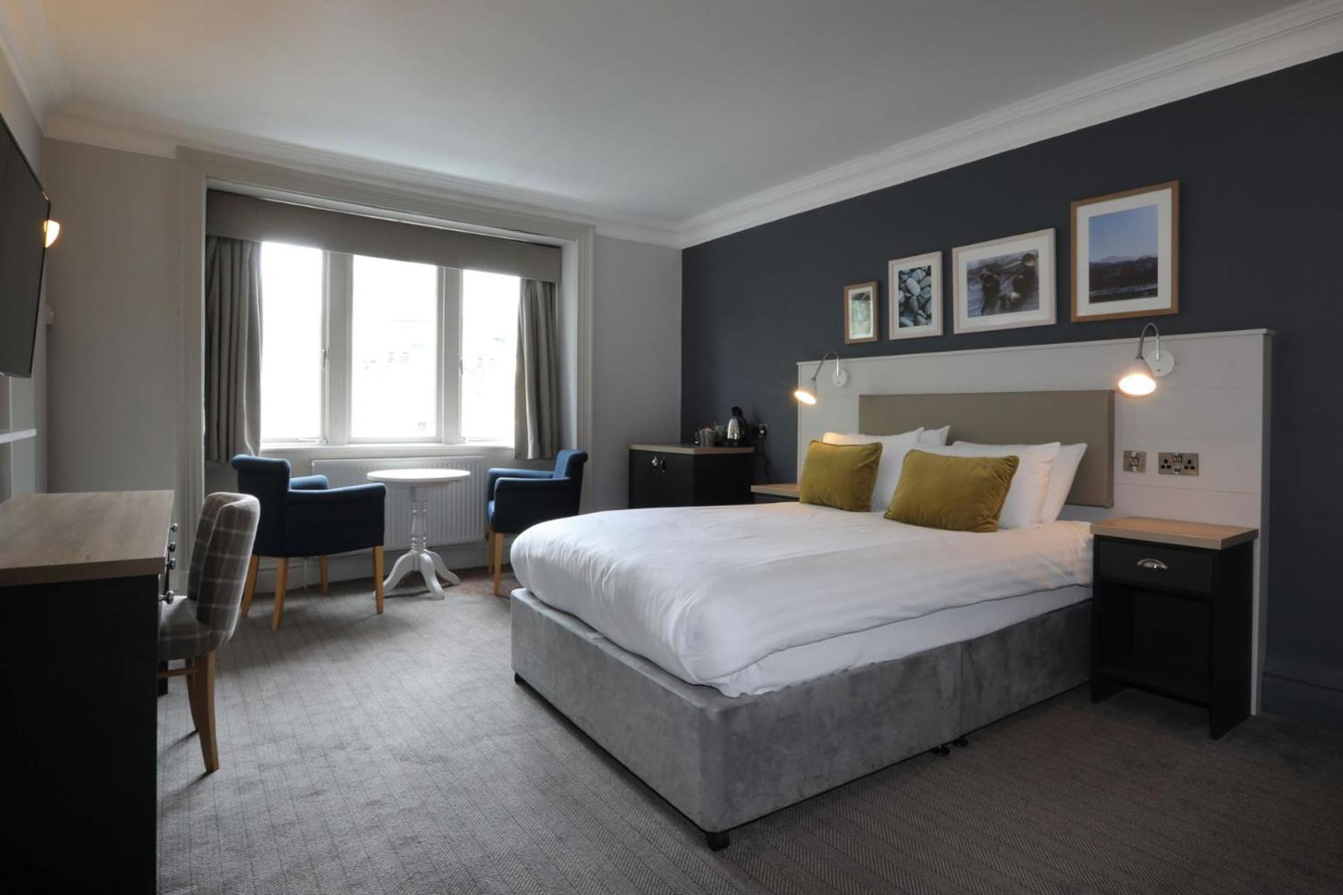 Family Room,1555776217:JPEG