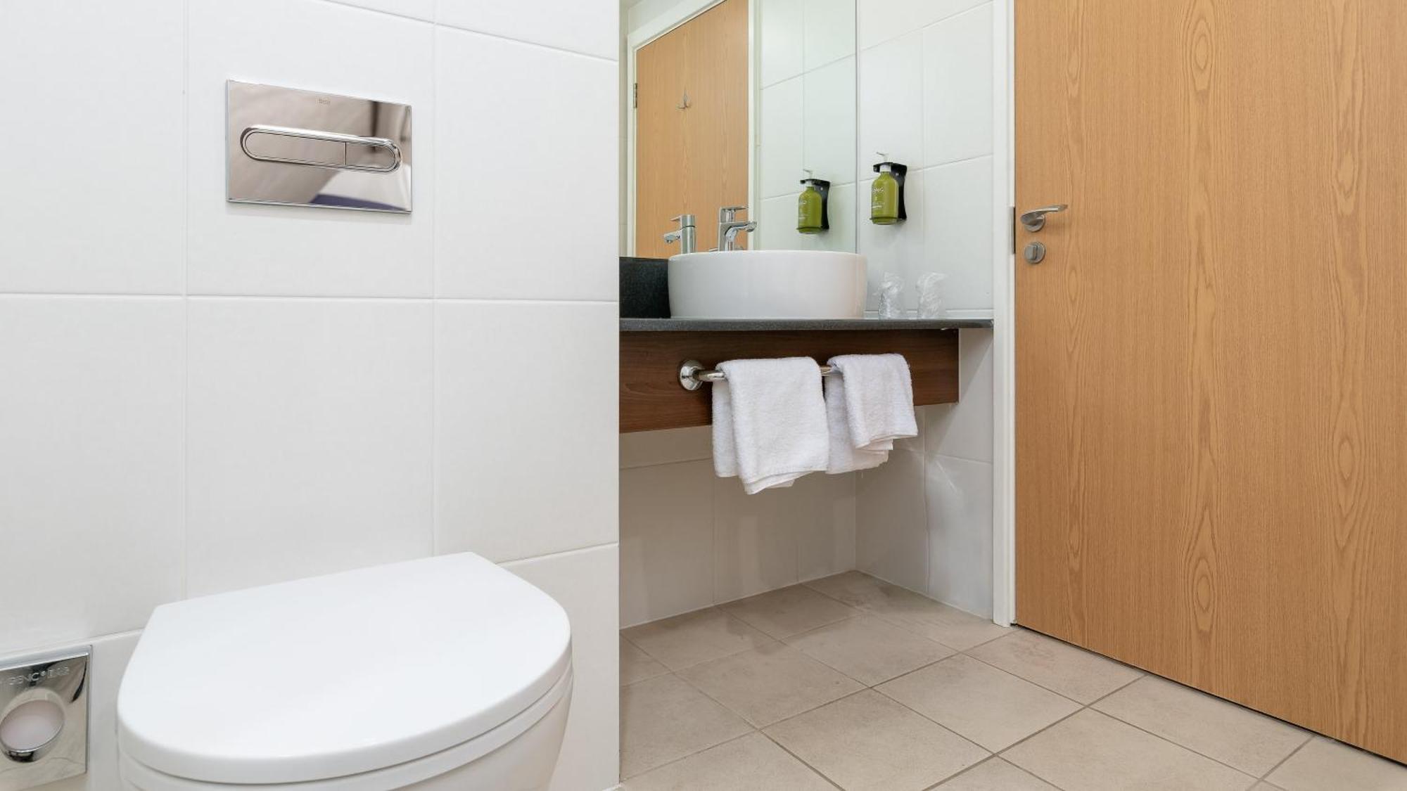 Standard Room with Free Hot Breakfast,1556050501:JPEG