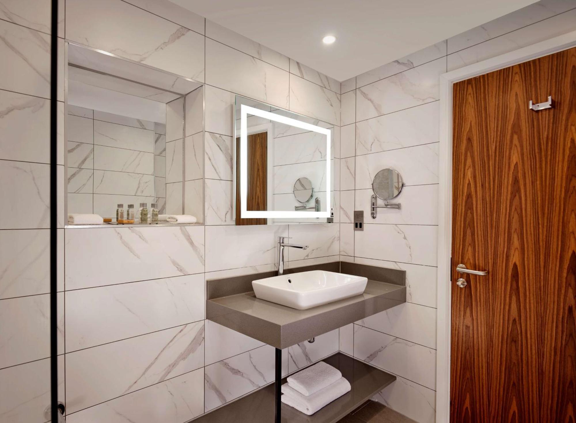 Twin Room,1557468328:JPEG