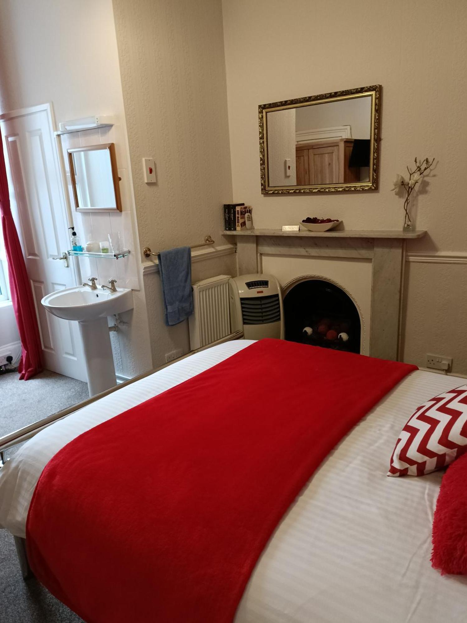 Double Room,1557868027:JPEG