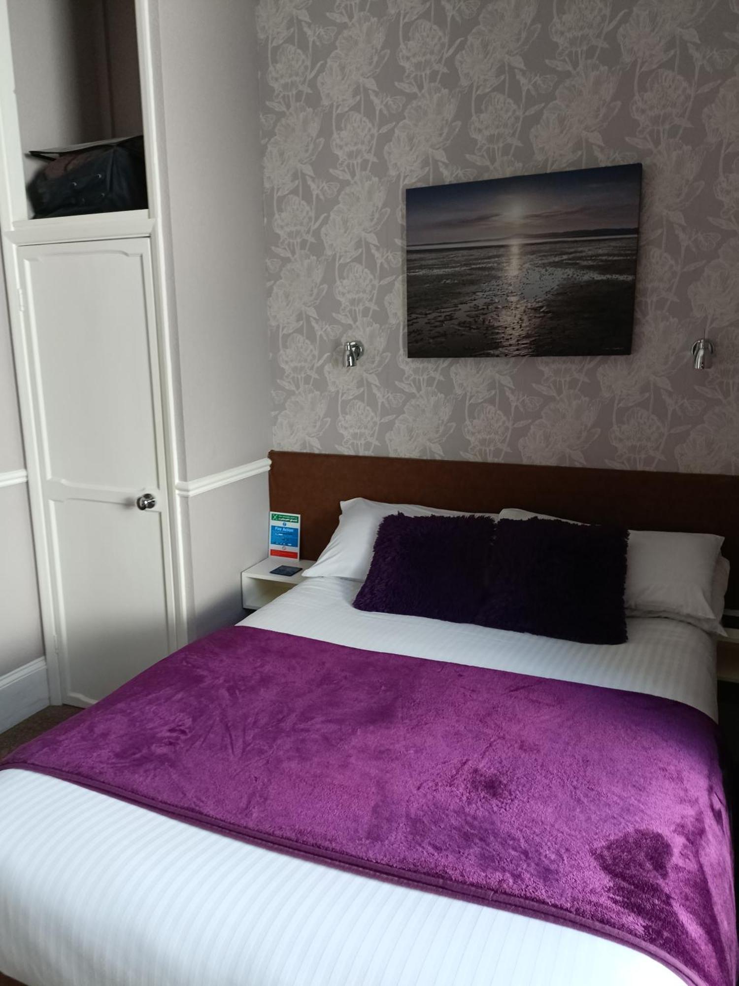Double Room,1557871465:JPEG