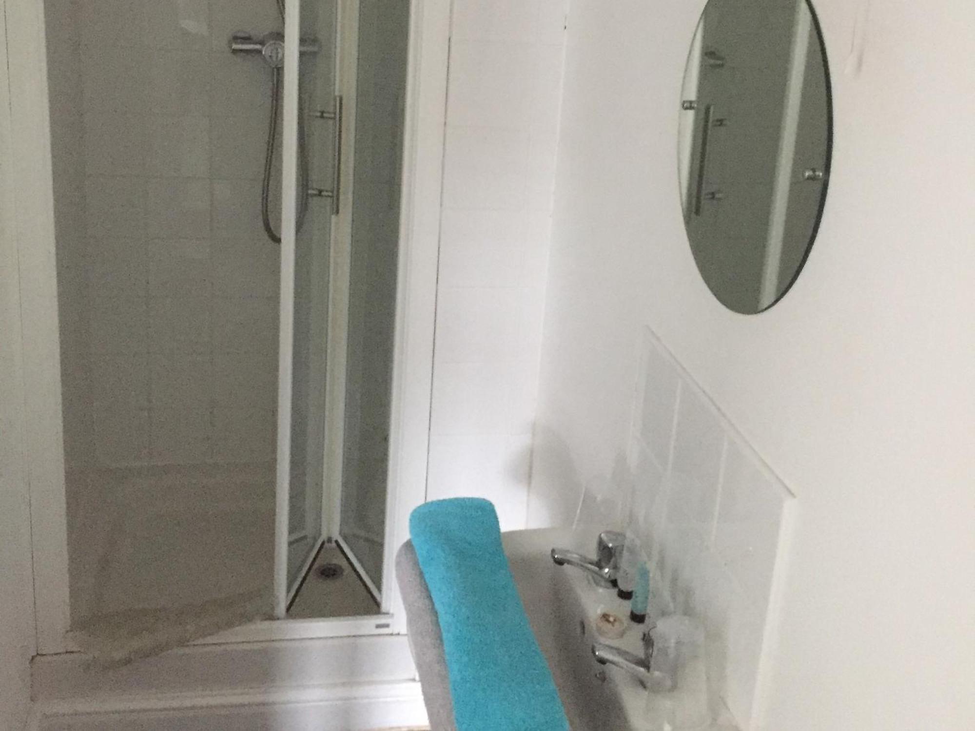 Twin Room Private Bathroom