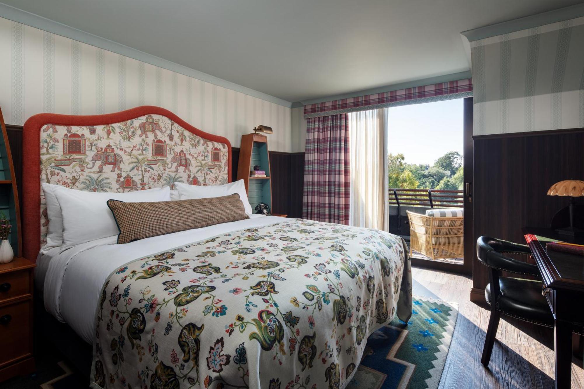 Graduate King Room with Balcony and River View