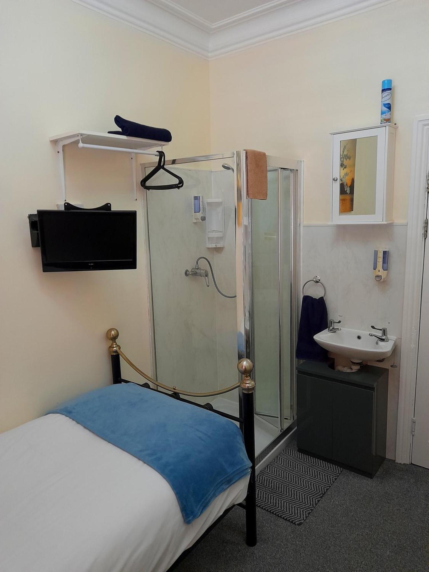 Single Room with Shared Toilet