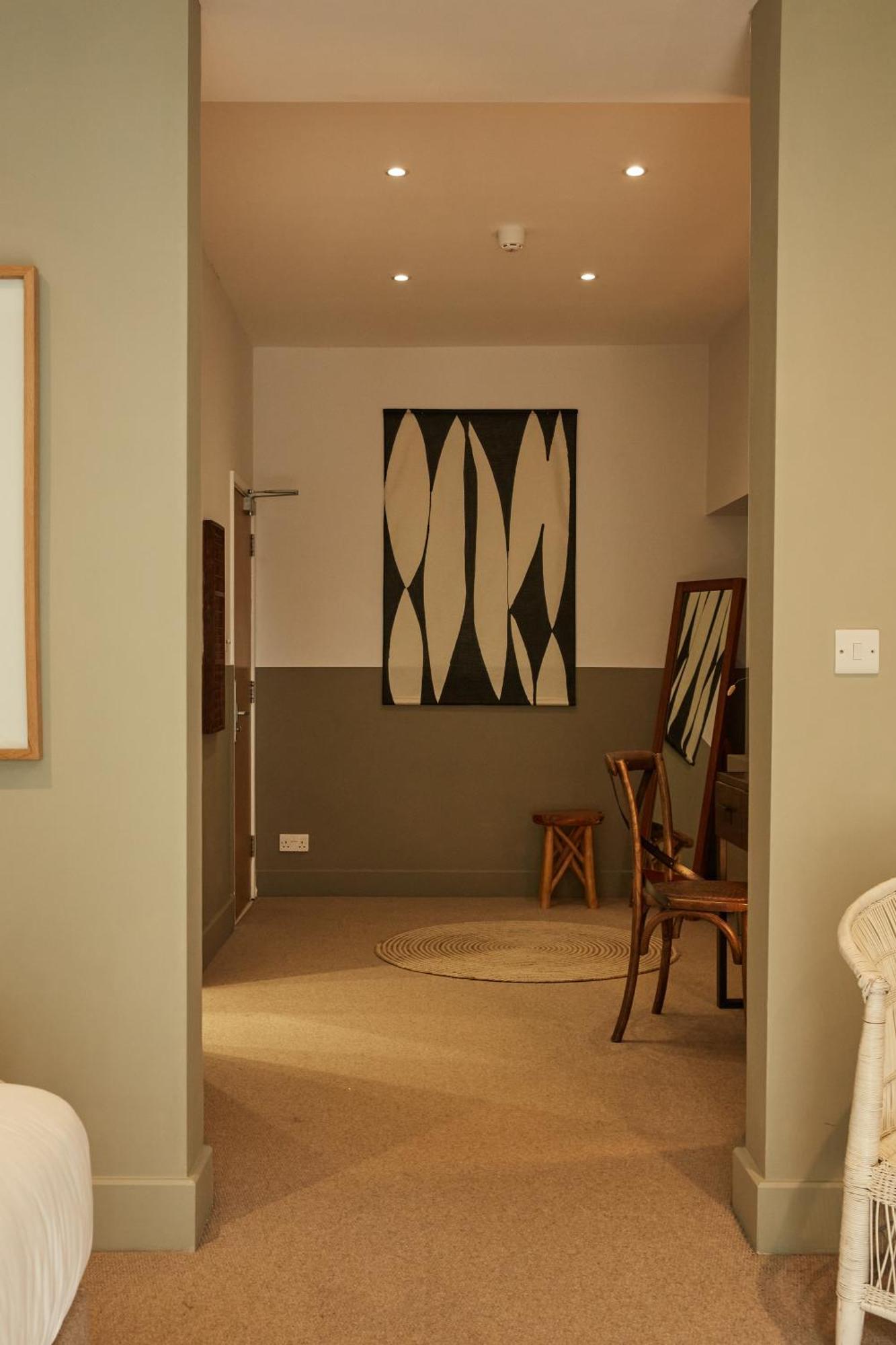 Large Suite with Decking - 1,1565552212:JPEG