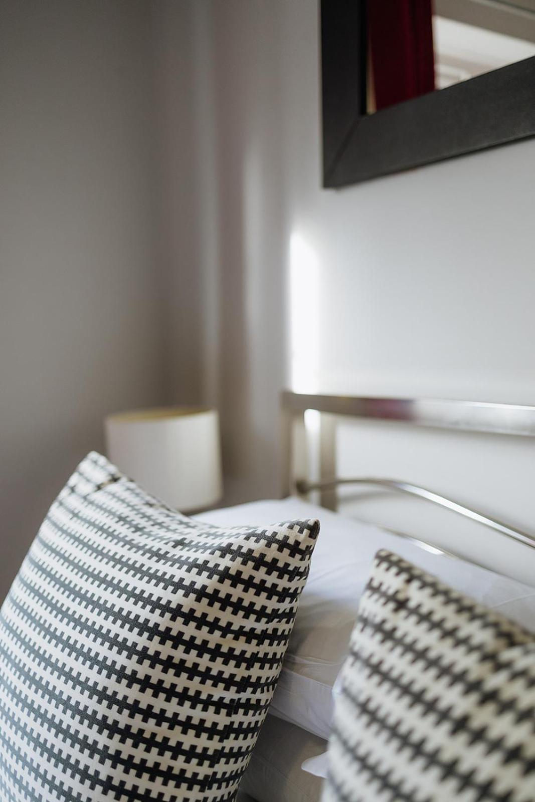 Small Double Room,1566911643:JPEG