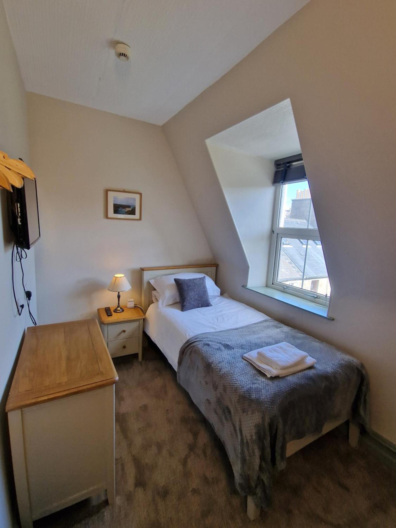 Single Room with Shared Bathroom