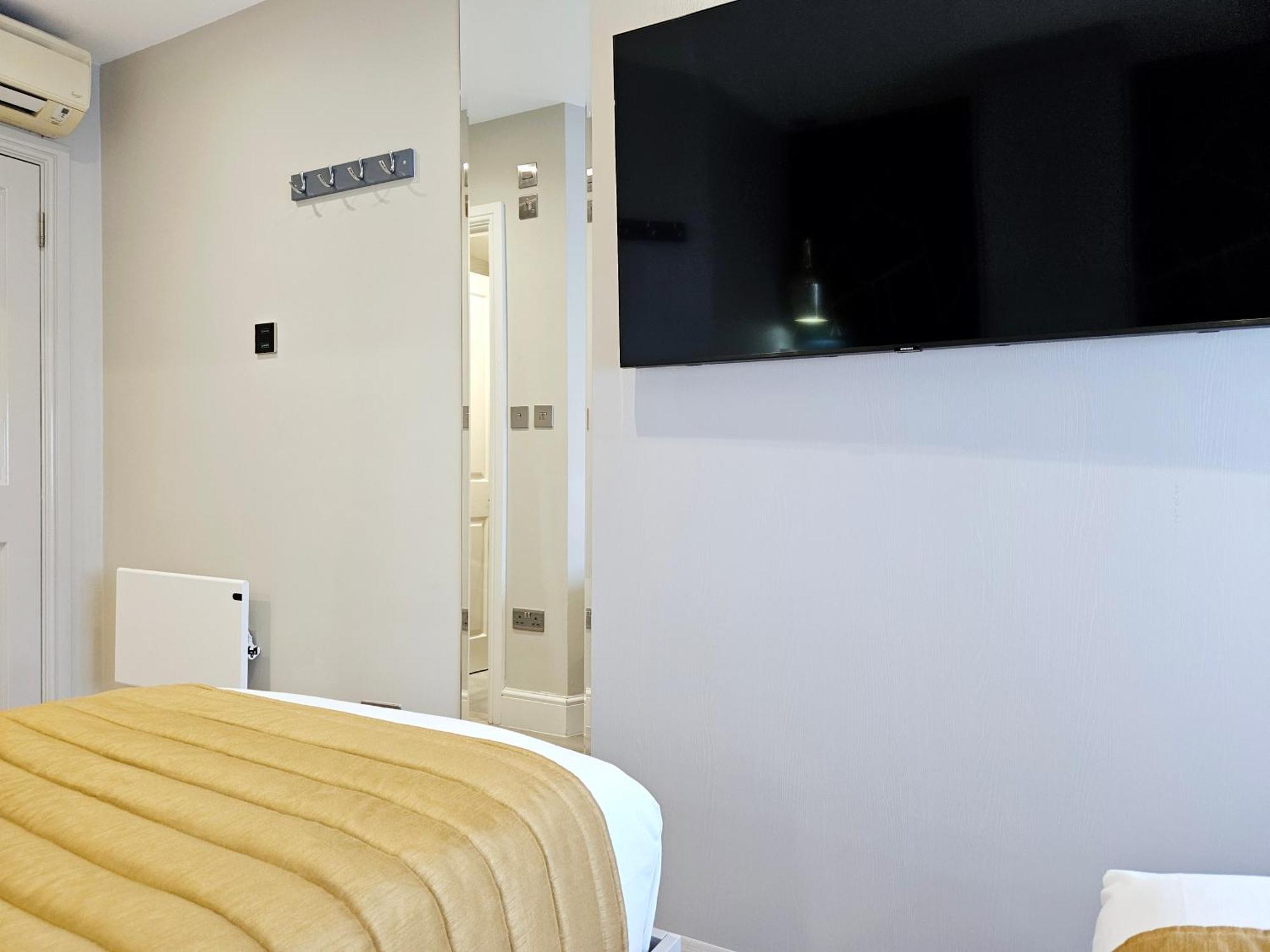 Quarto com 2 Camas de Solteiro