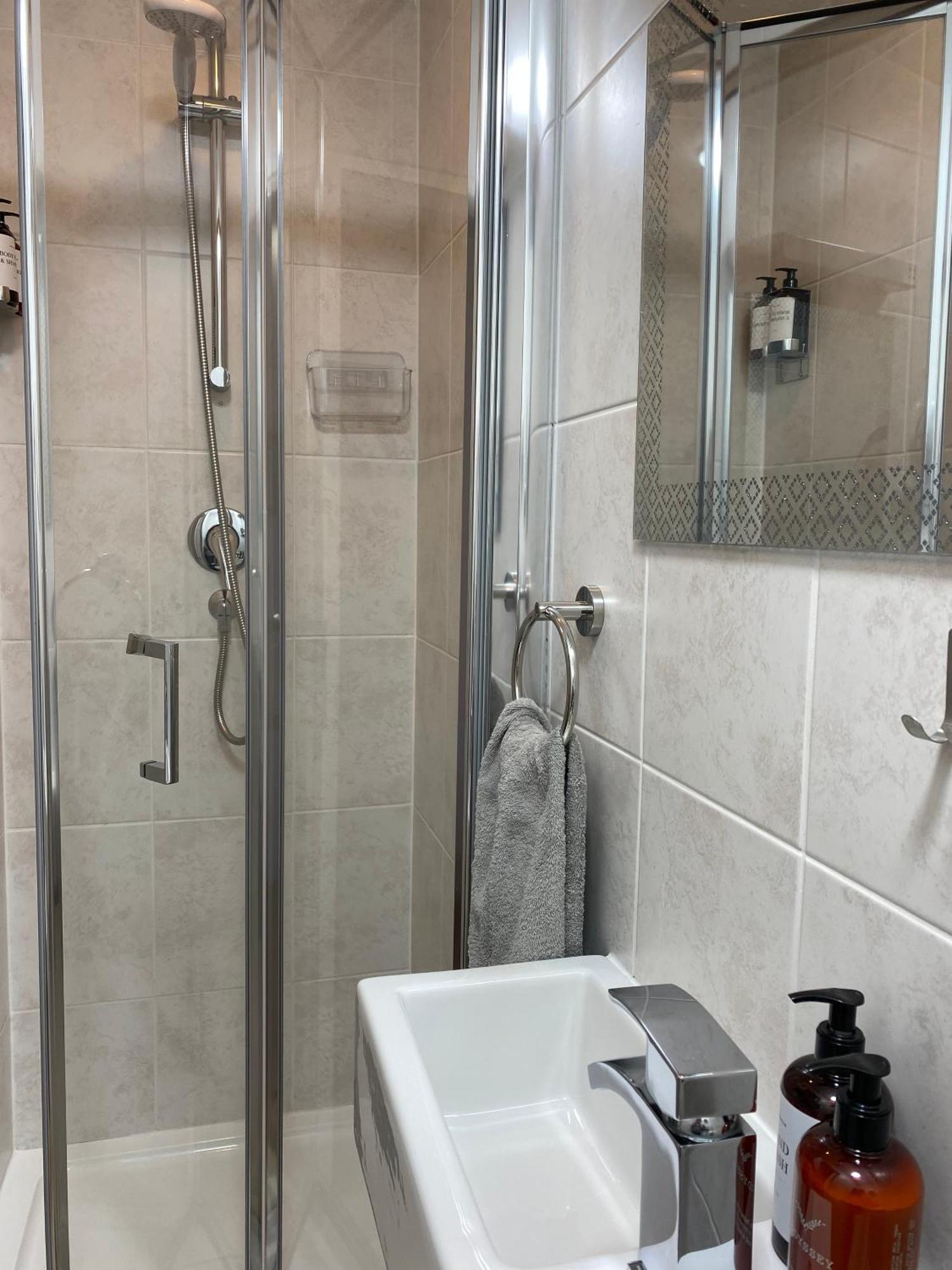 Deluxe Single Room,1572709295:JPEG