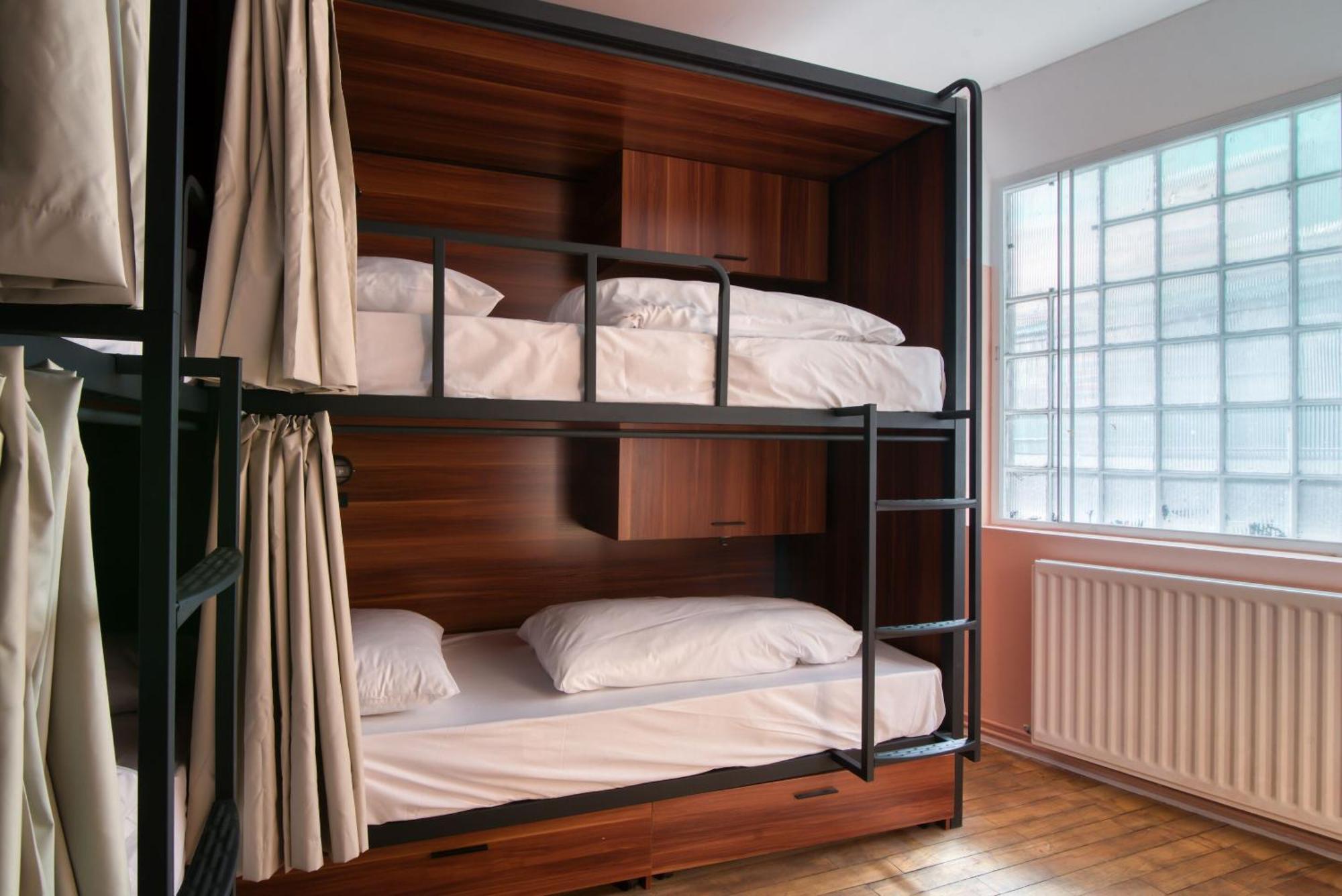 Bed 6-Bed Dormitory Room