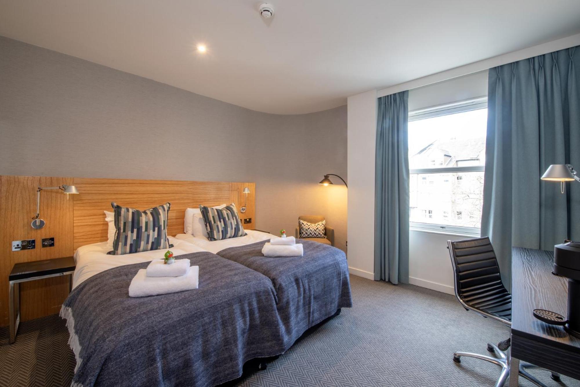 Zweibettzimmer mit Blick auf die Burg
