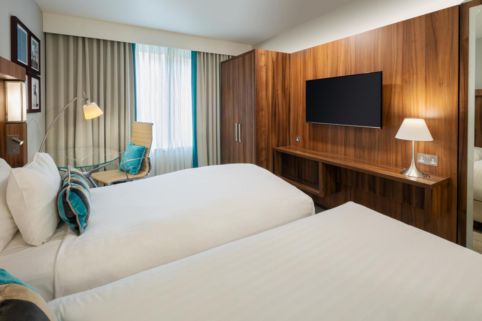 Quarto Premium com 2 Camas de Solteiro