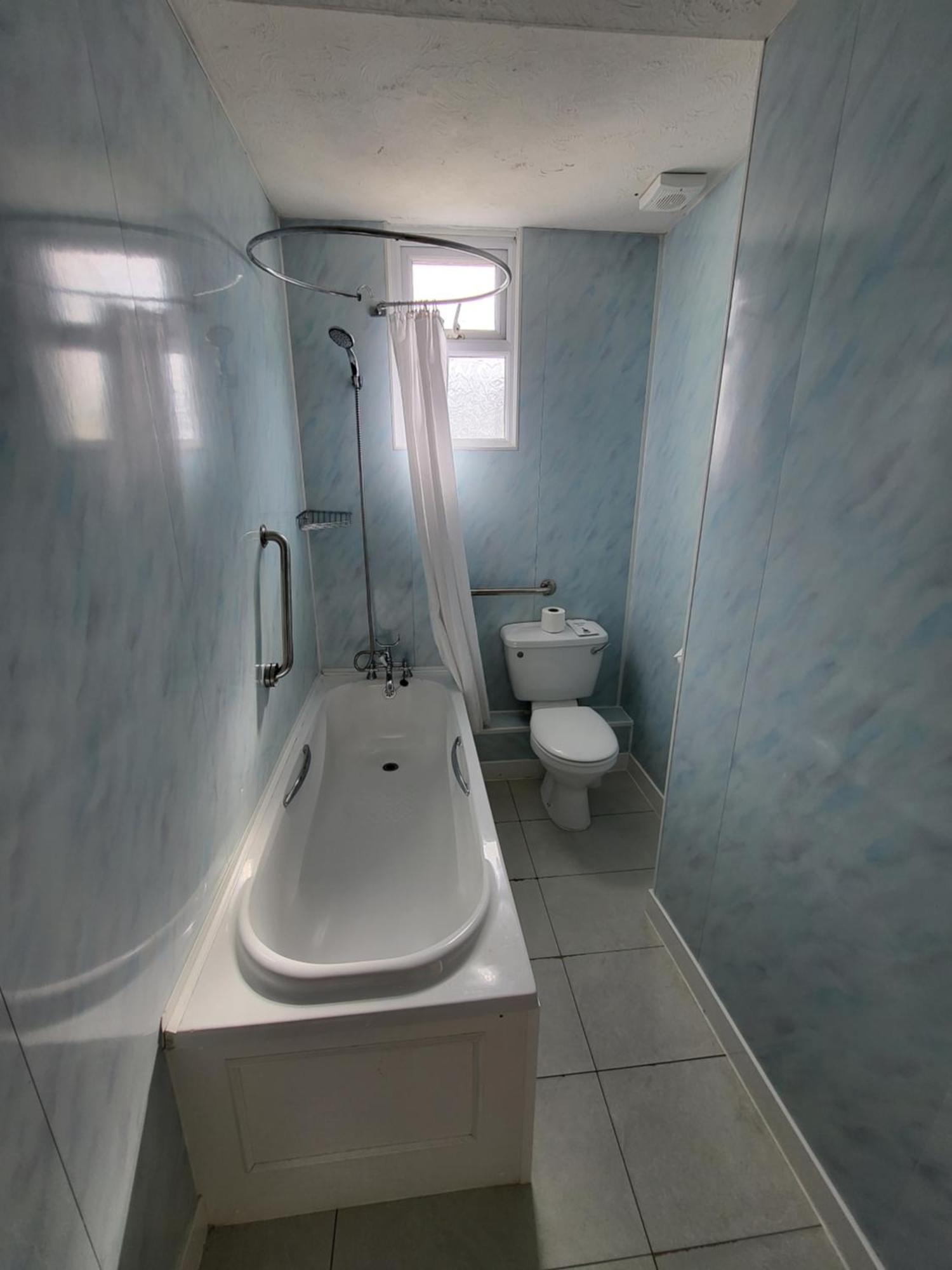 Twin Room,1585490735:JPEG