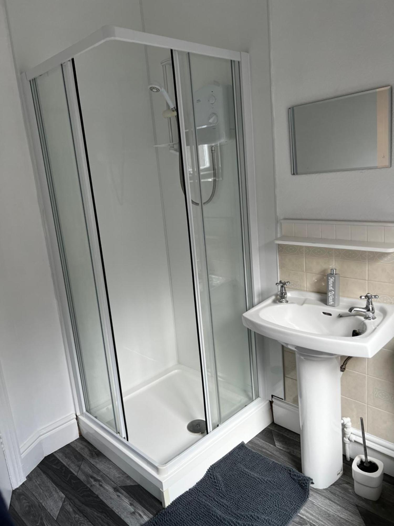 Twin Room Private Bathroom,1587230433:JPEG