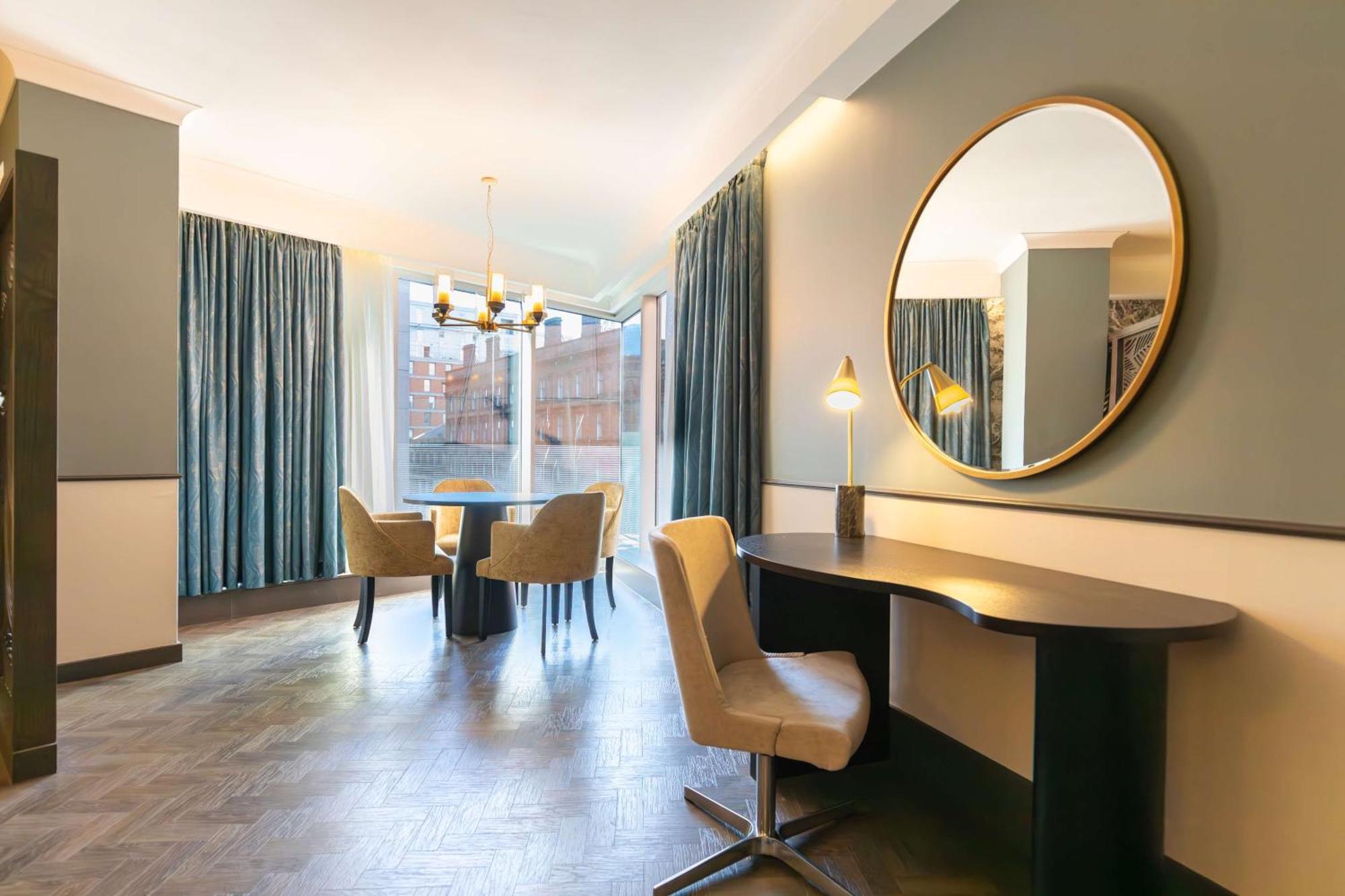Corner Suite