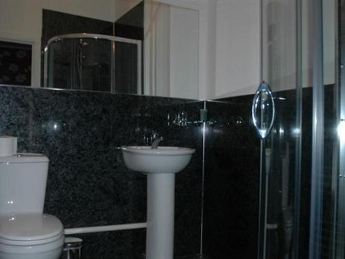 Double Room Private Bathroom,1765868859:JPEG
