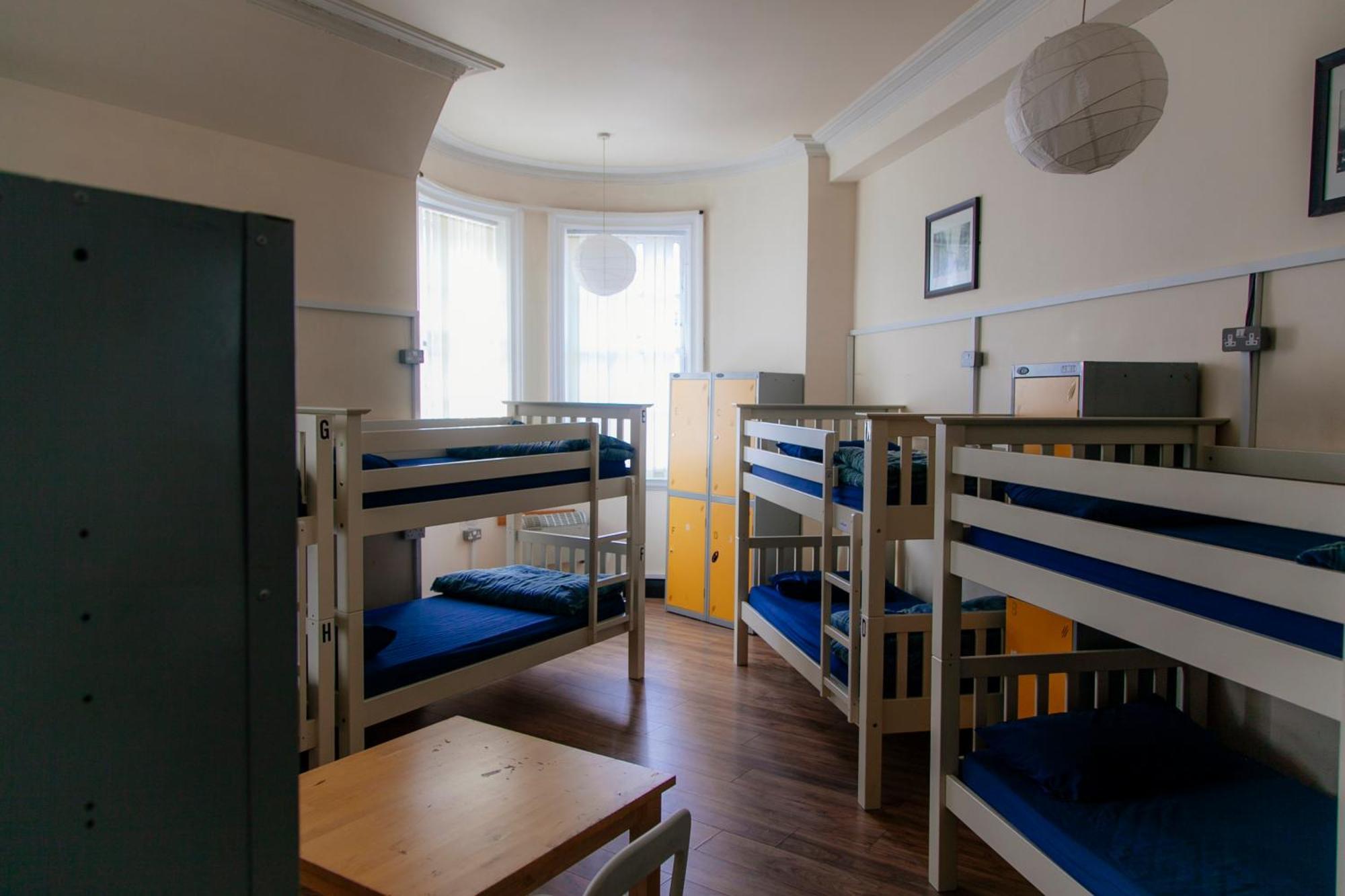 Posto Letto in Dormitorio Misto con 6 Letti