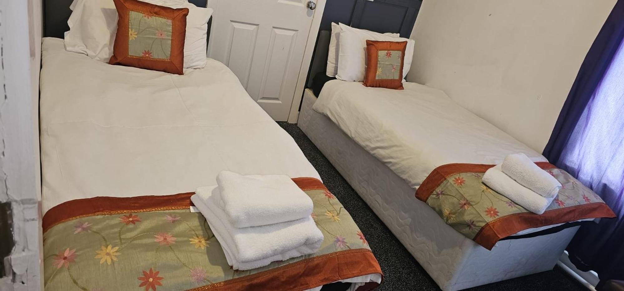 Chambre Lits Jumeaux avec Salle de Bains Privative