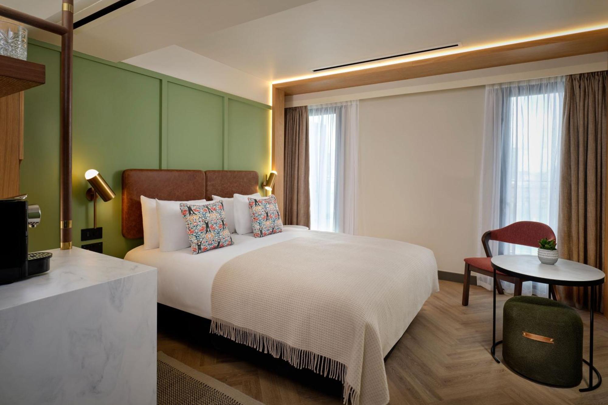 Deluxe Kamer met Queensize Bed en Uitzicht op de Stad