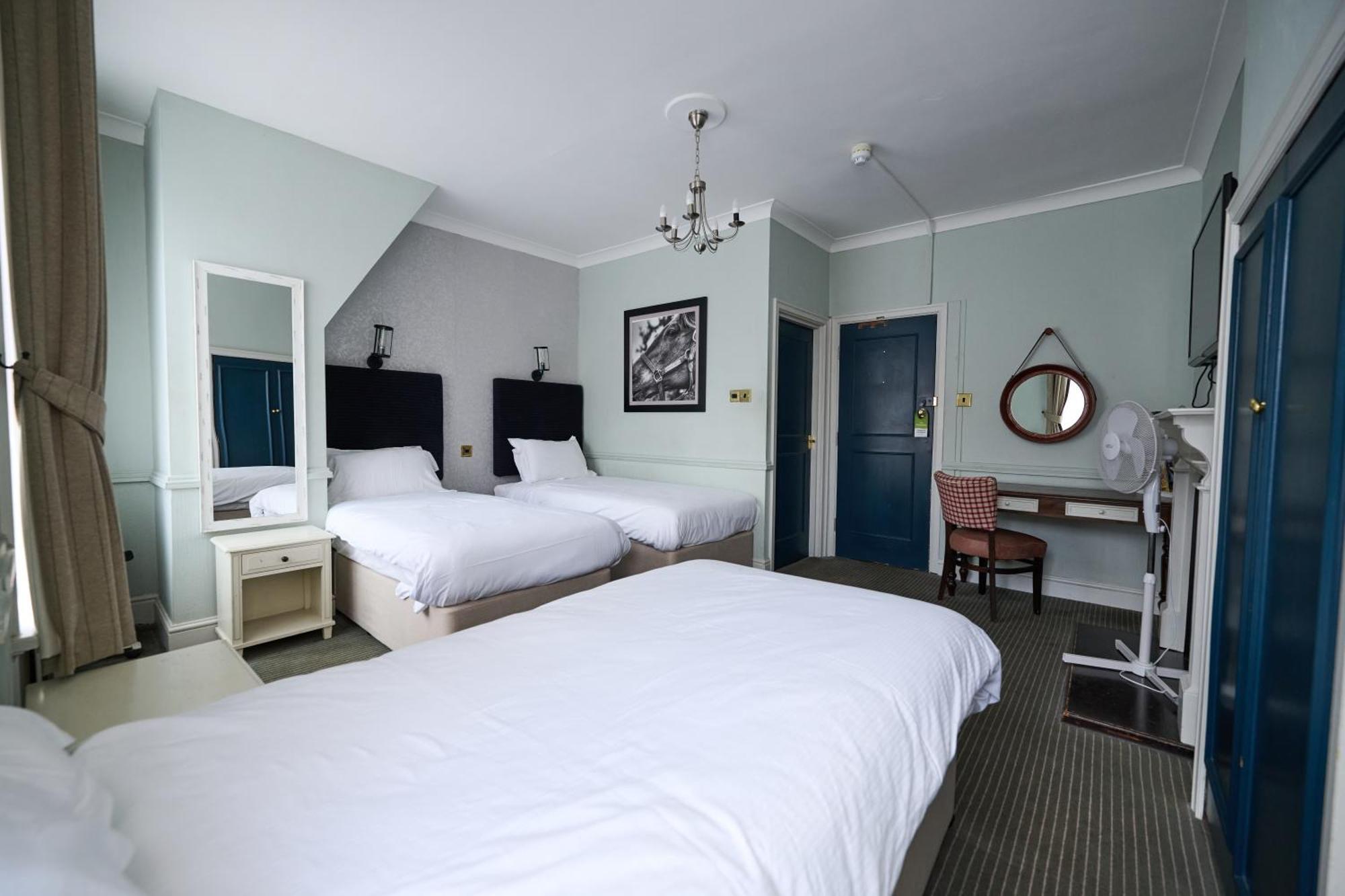 Triple Room,1597603472:JPEG