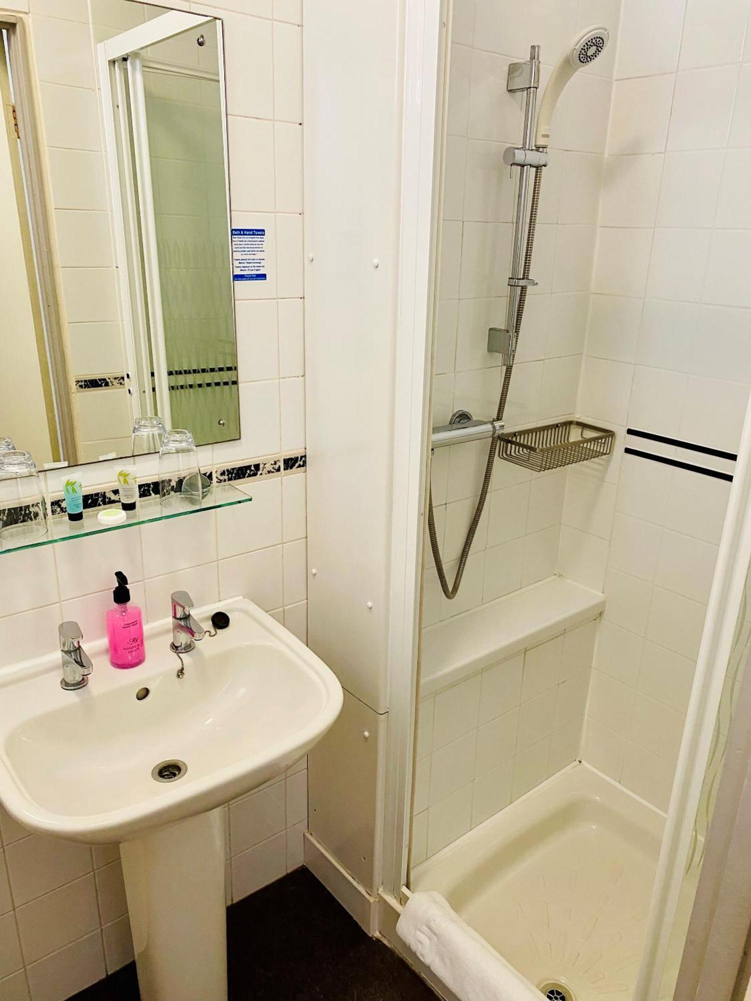 Twin Room Private Bathroom,1652769202:JPEG