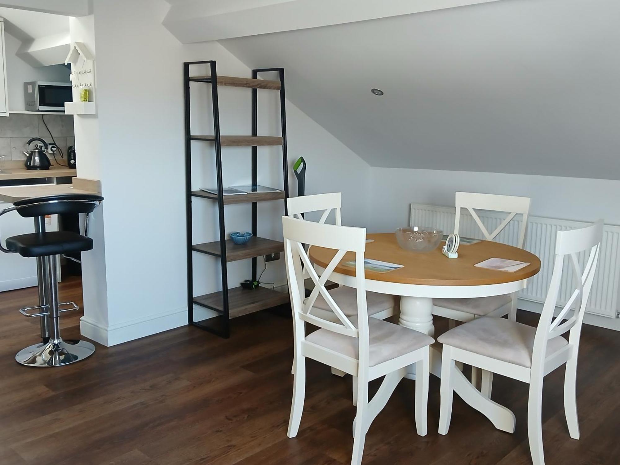 Apartment with Shower,1604786981:JPEG