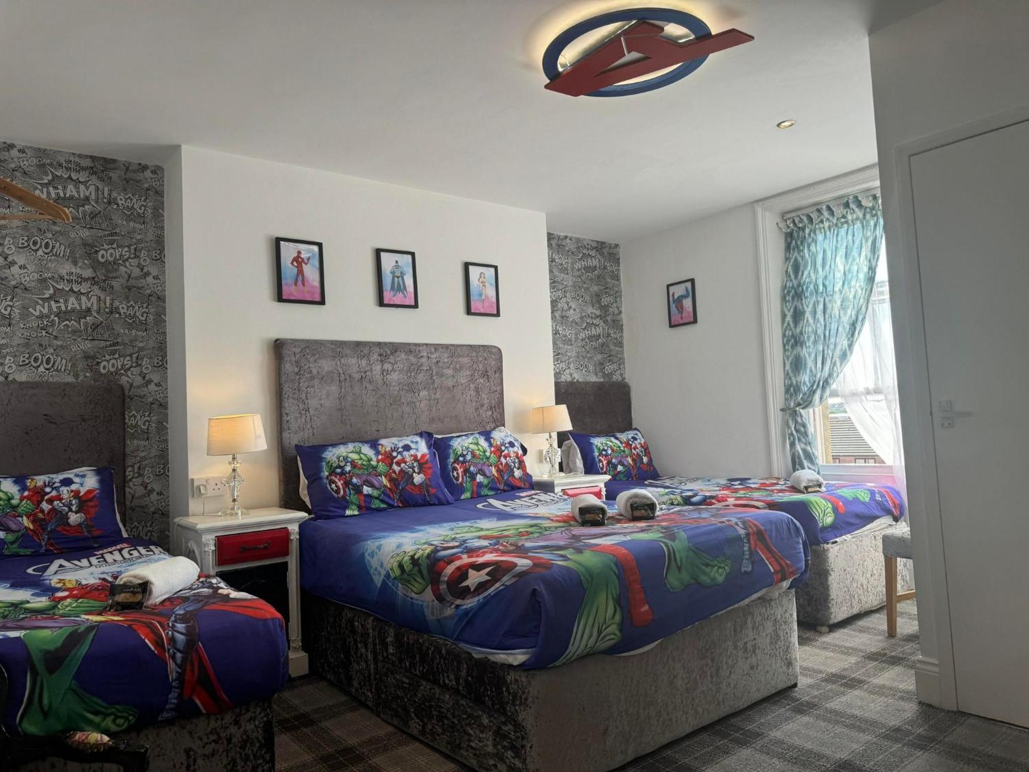 Silver Themed Family of 4,1605197512:JPEG