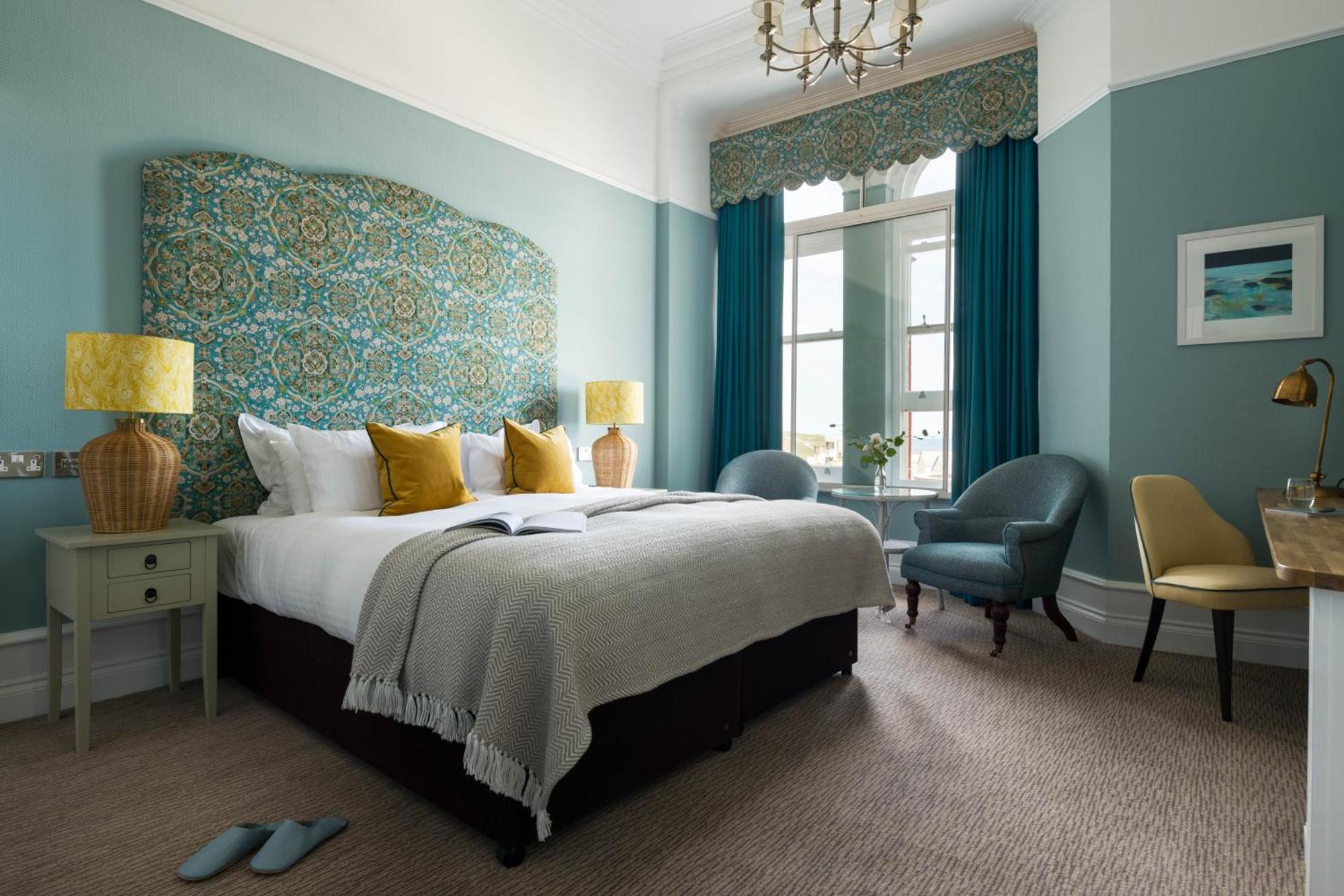 Double or Twin Room with Partial Sea View