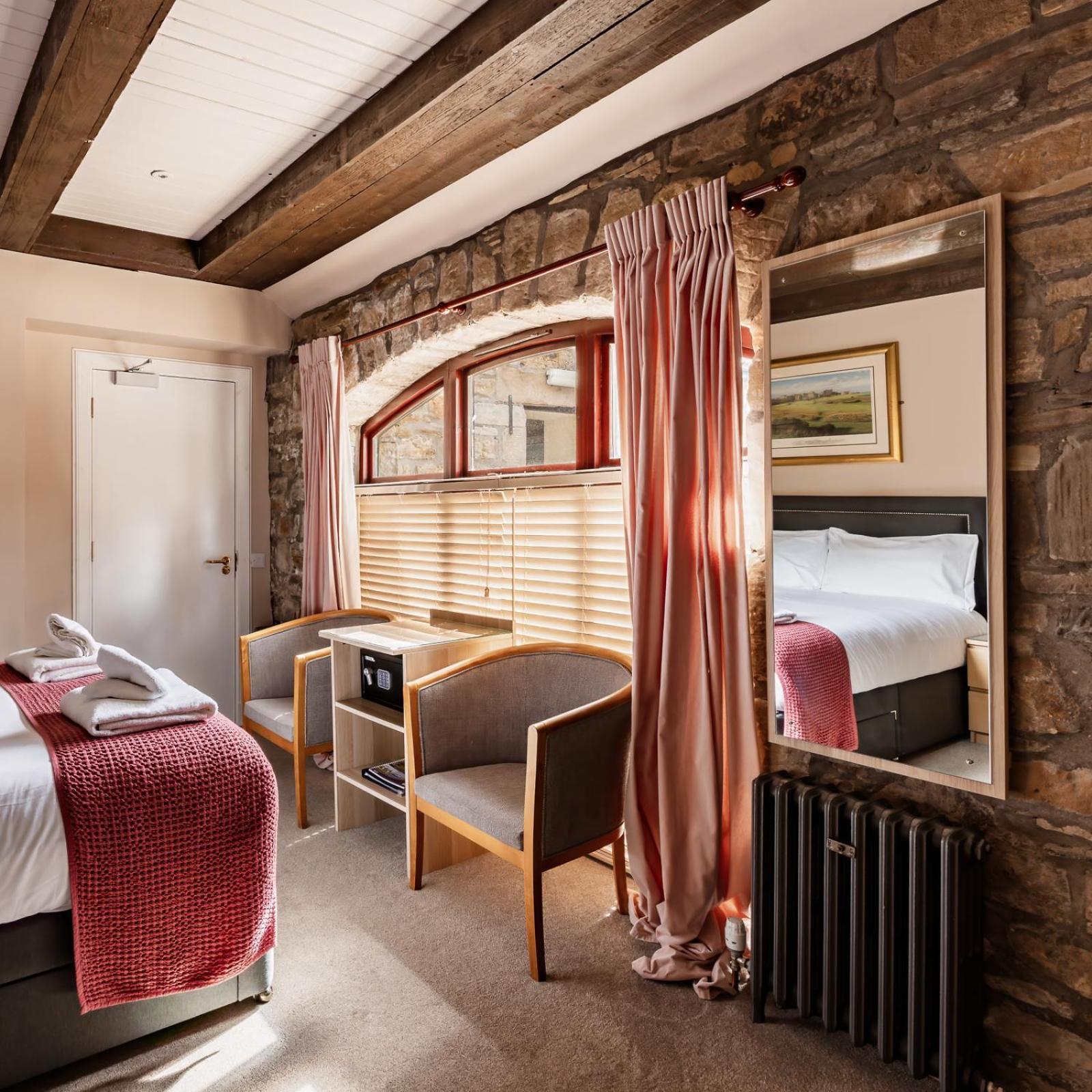 Deluxe Double Room Shower