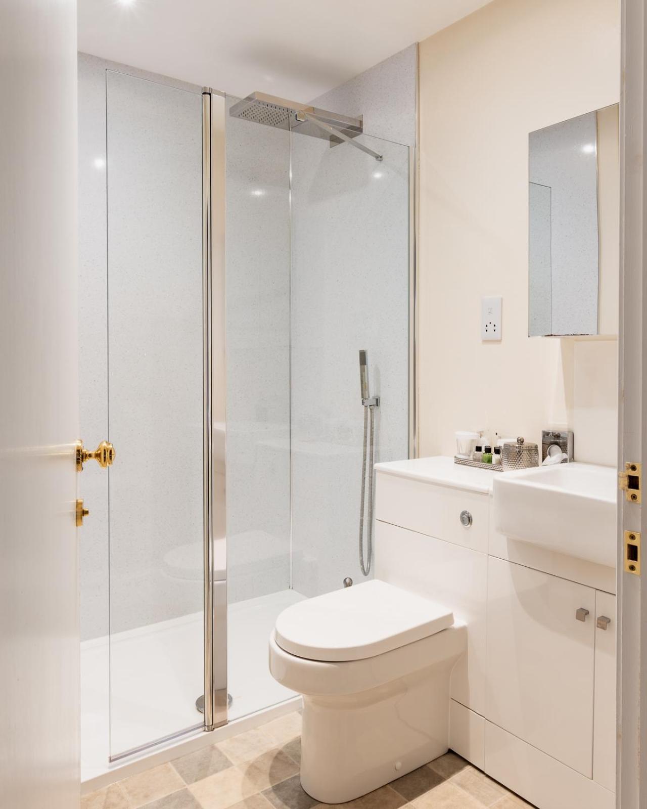 Double Room Private Bathroom